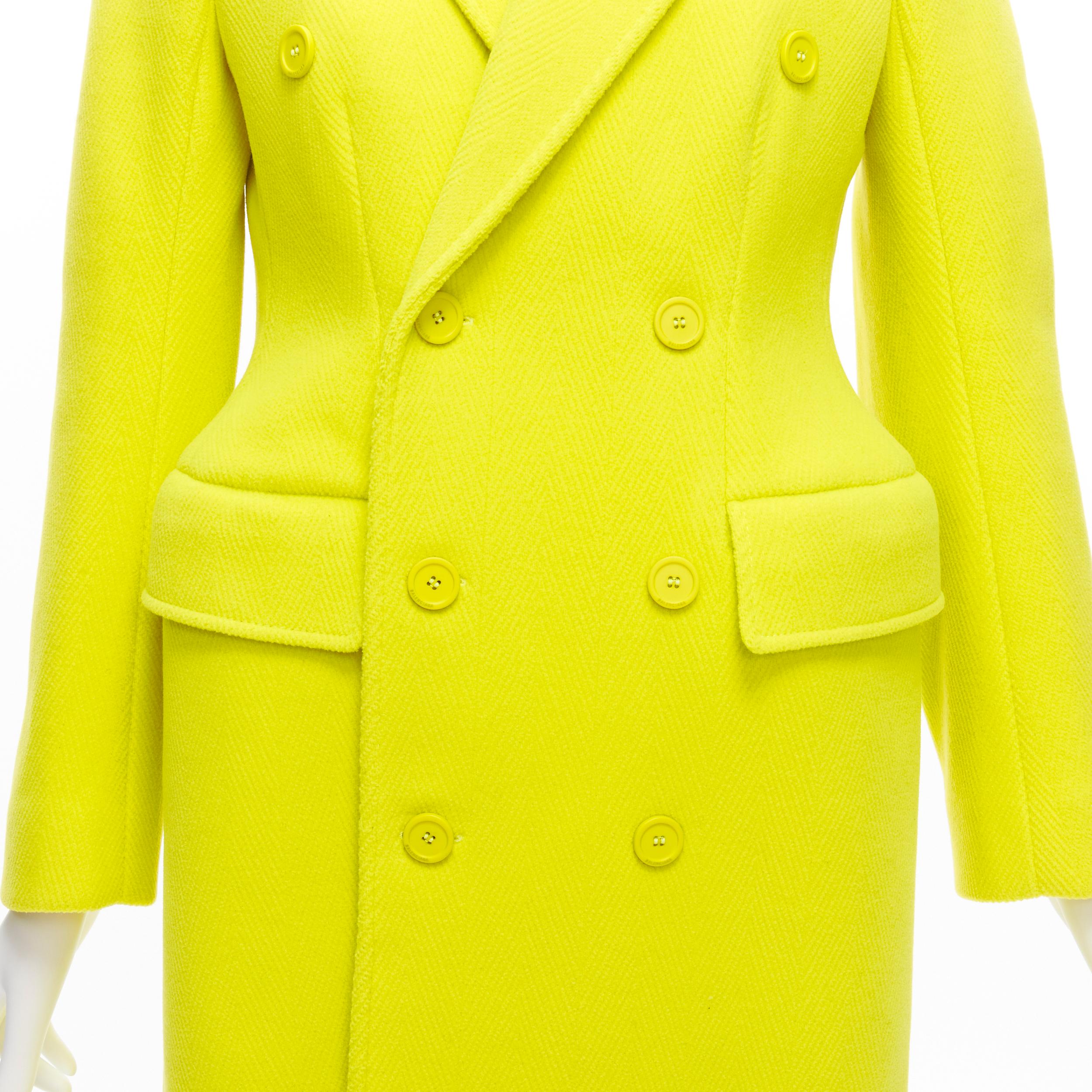 new BALENCIAGA 2019 Hourglass fluo yellow virgin wool double breasted peplum coat FR36 S
Reference: TGAS/D00139
Brand: Balenciaga
Designer: Demna
Model: Hourglass
Collection: 2019
Material: Virgin Wool, Polyamide
Color: Neon Yellow
Pattern: