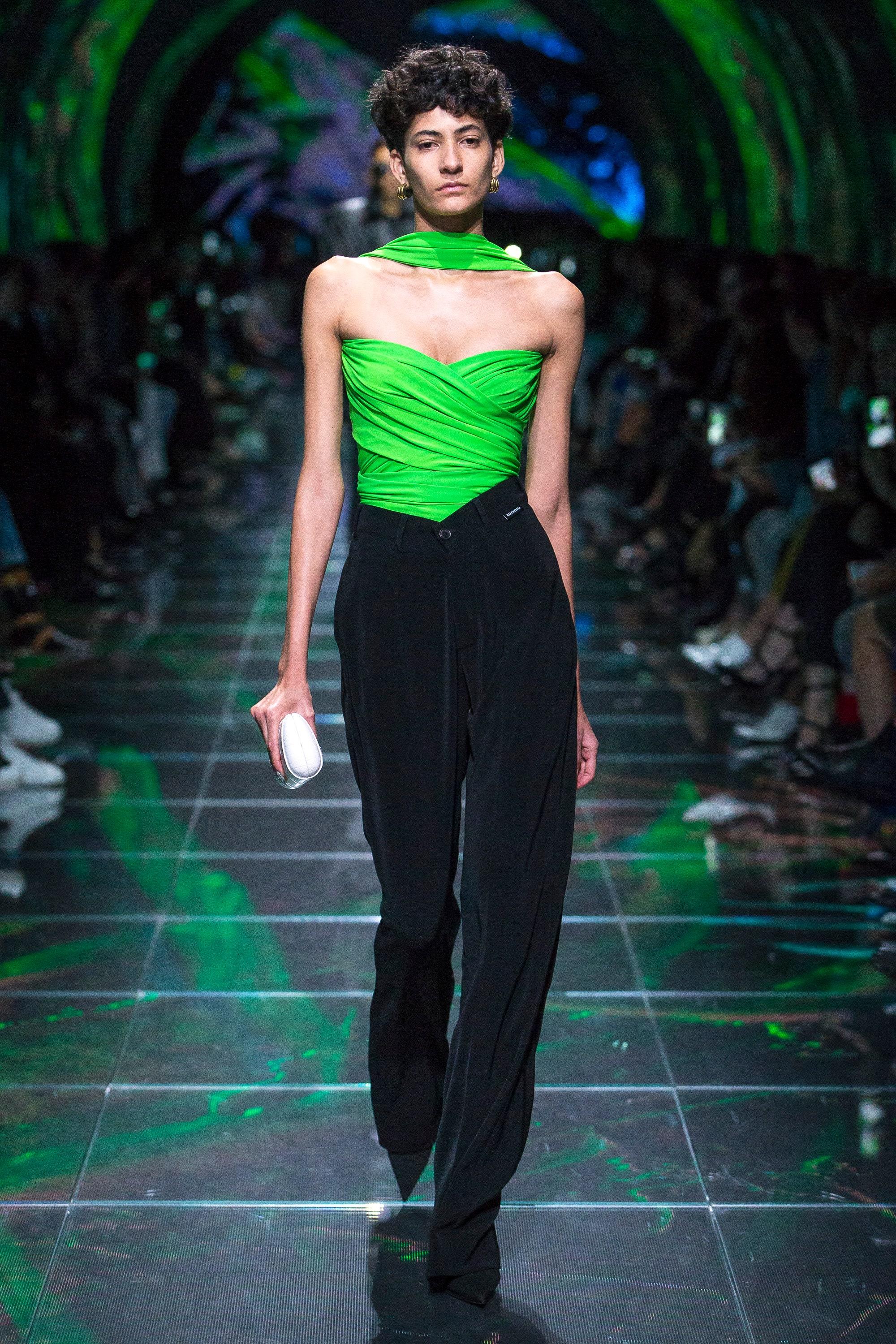 new BALENCIAGA 2019 Runway green draped wrap bustier reversed halter top M FR38 
Reference: TGAS/C00505 
Brand: Balenciaga 
Designer: Demna 
Collection: Spring Summer 2019 Runway 
Material: Viscose 
Color: Green 
Pattern: Solid 
Extra Detail: Fully