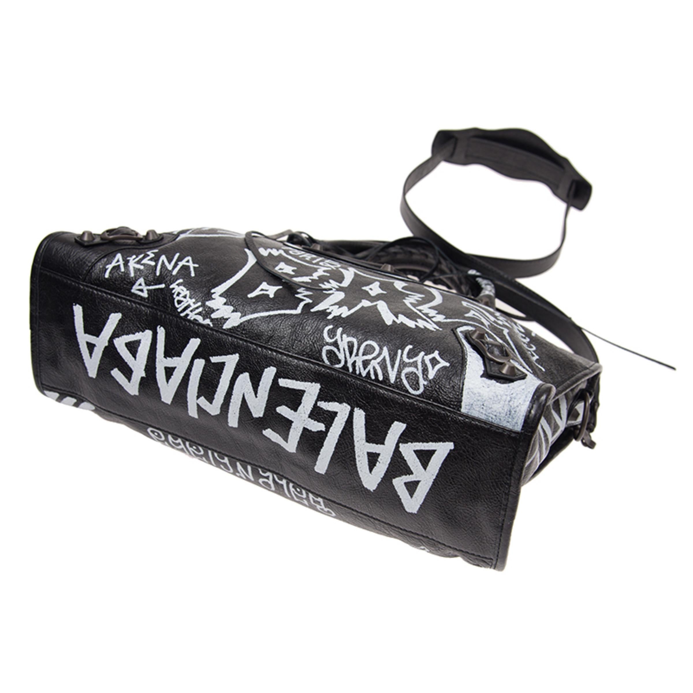 NEU Balenciaga Schwarz Agneau Graffiti All Over Leder Crossbody Umhängetasche im Angebot 8