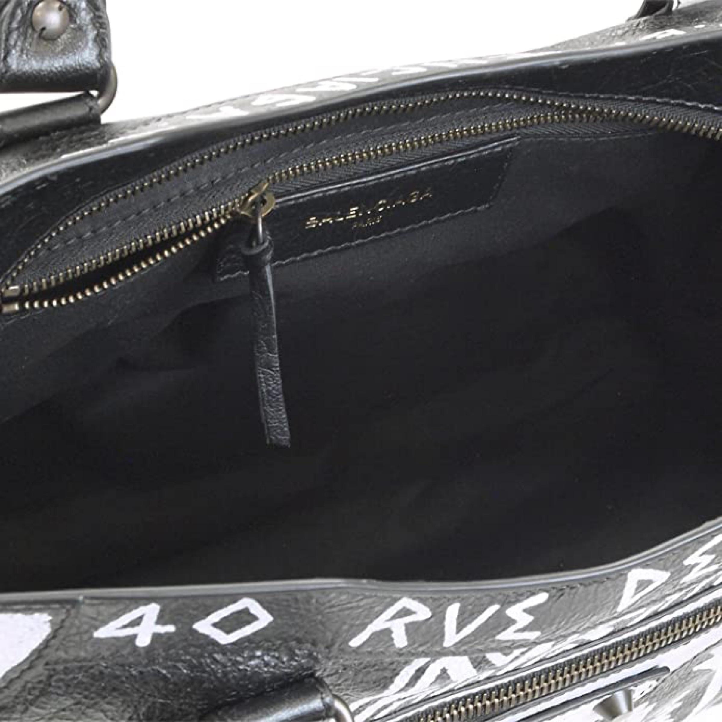 NEU Balenciaga Schwarz Agneau Graffiti All Over Leder Crossbody Umhängetasche im Angebot 10