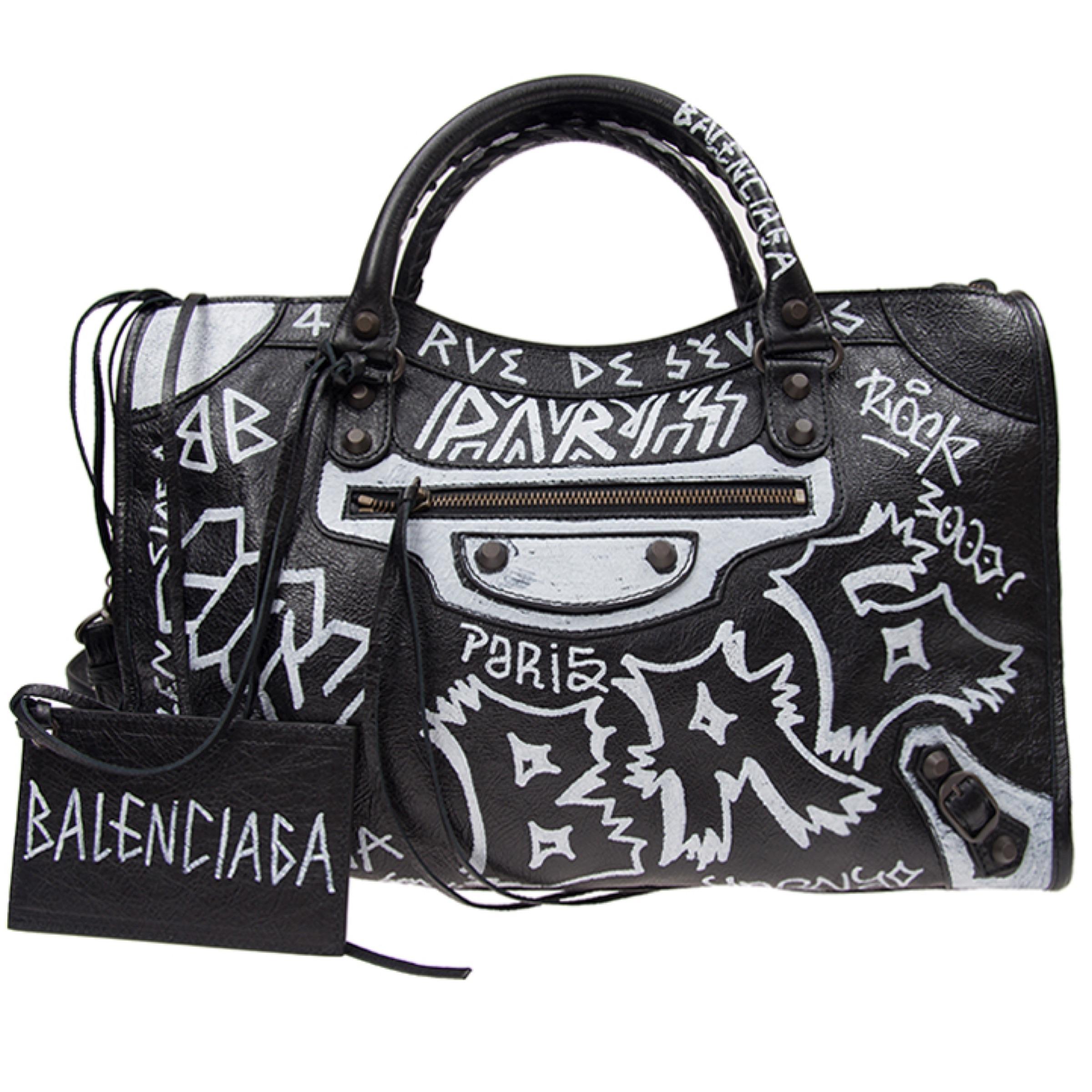 Neu Balenciaga Schwarz Agneau Graffiti All Over Leder Crossbody Umhängetasche

Garantierte Echtheit

DETAILS
Marke: Balenciaga
Zustand: Brandneu
Geschlecht: Frauen
Kategorie: Umhängetasche
Farbe: Schwarz
Material: Leder
Graffiti-Logo Detail
Griffe