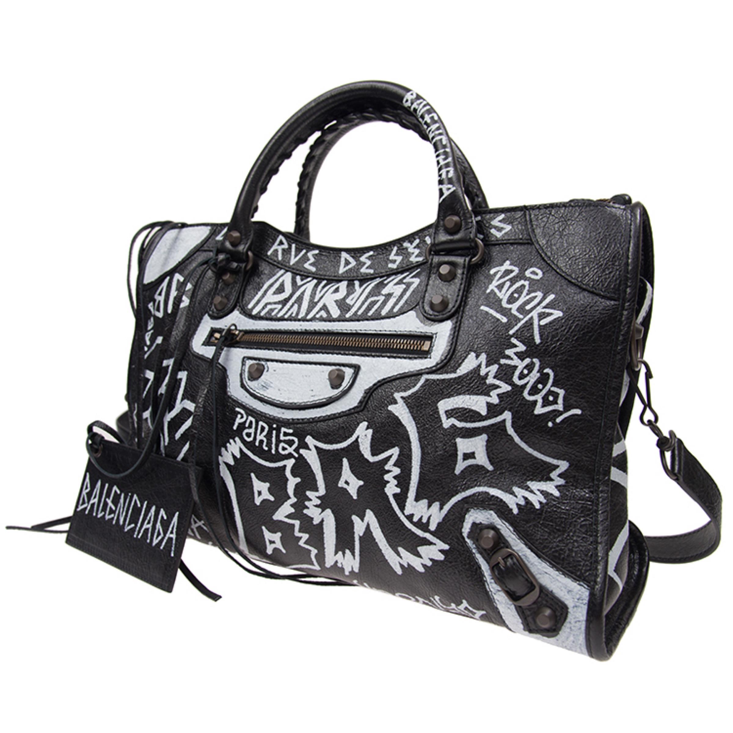 NEU Balenciaga Schwarz Agneau Graffiti All Over Leder Crossbody Umhängetasche im Angebot 1