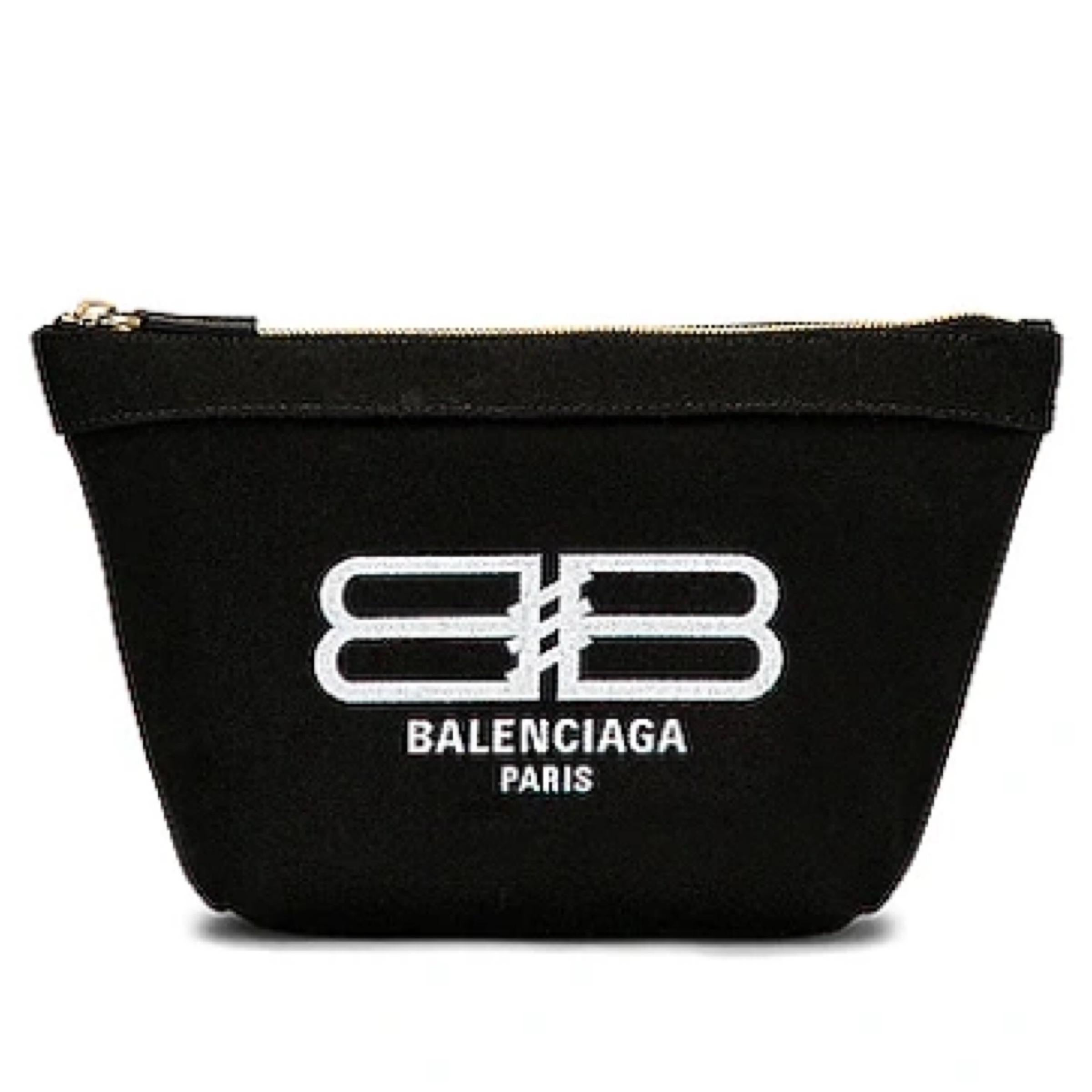 New Balenciaga Black BB Logo Print Small Jumbo Canvas Clutch Pouch Bag

Authenticity Guaranteed

DETAILS
Brand: Balenciaga
Condition: Brand new
Gender: Unisex
Category: Pouch
Color: Black
Material: Canvas
Front logo print
Gold-tone hardware
Top zip