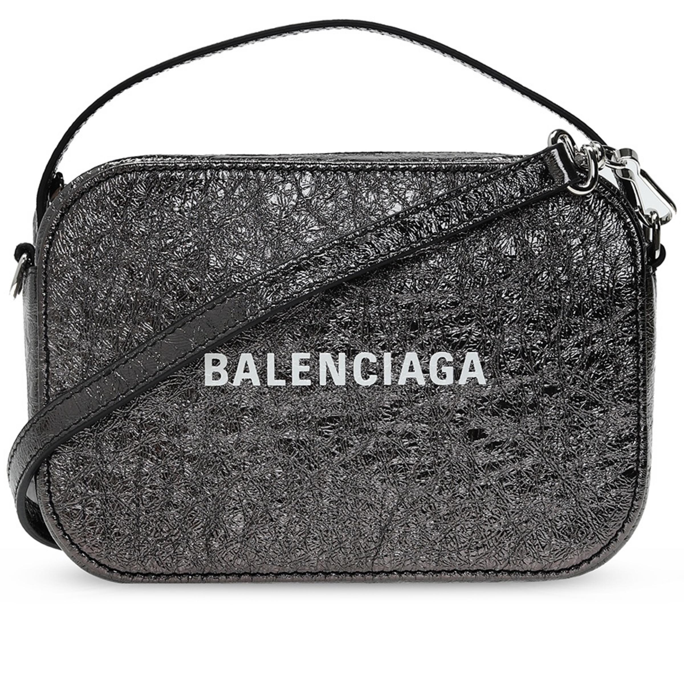 New Balenciaga Black Everyday XS Textured Leather Camera Crossbody Shoulder Bag

Authenticity Guaranteed

DETAILS
Brand: Balenciaga
Gender: Women
Category: Crossbody bag
Condition: Brand new
Color: Black
Material: Leather
Printed logo
Textured