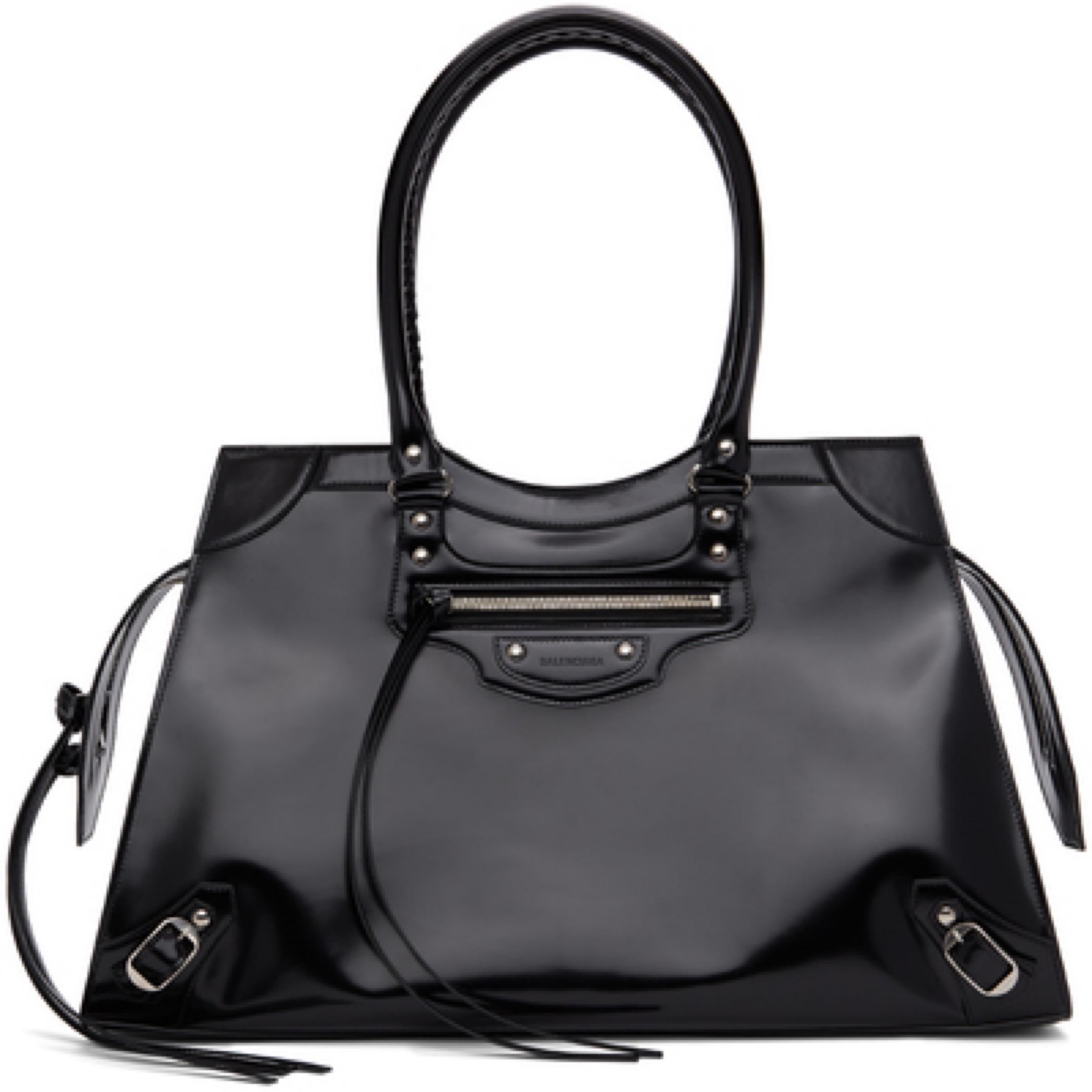 New Balenciaga Black Large Neo Classic City Leather Shoulder Bag

Authenticity Guaranteed

DETAILS
Brand: Balenciaga
Condition: Brand new
Gender: Women
Category: Shoulder bag
Color: Black
Material: Leather
Silver-tone hardware
Top handles
Top zip