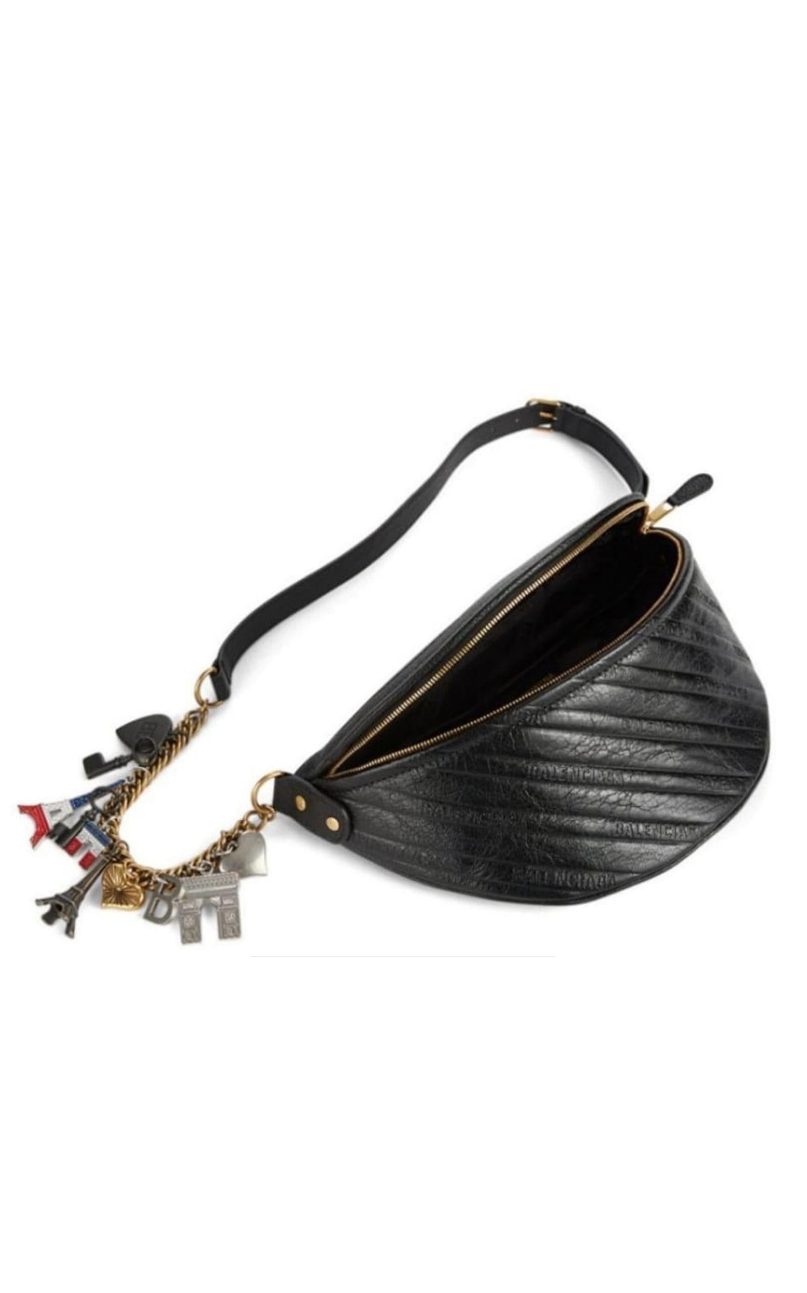 NEW Balenciaga Sac ceinture Souvenir en cuir noir en vente 2