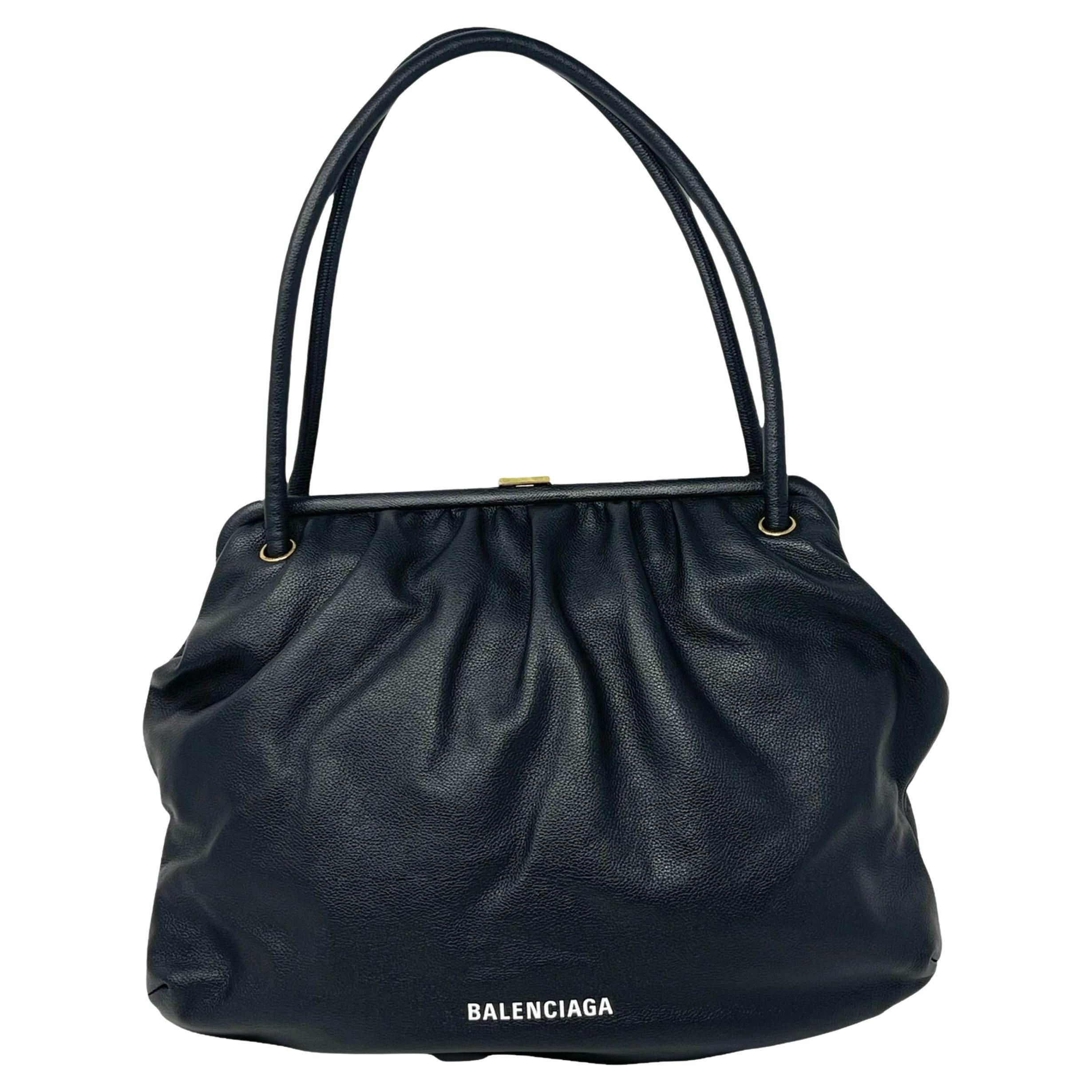 Alternativ Teenageår Korrespondance NEW Balenciaga Black Printed Logo Leather Shoulder Bag For Sale at 1stDibs  | balenciaga new bag, balenciaga situation, balenciaga bag fur