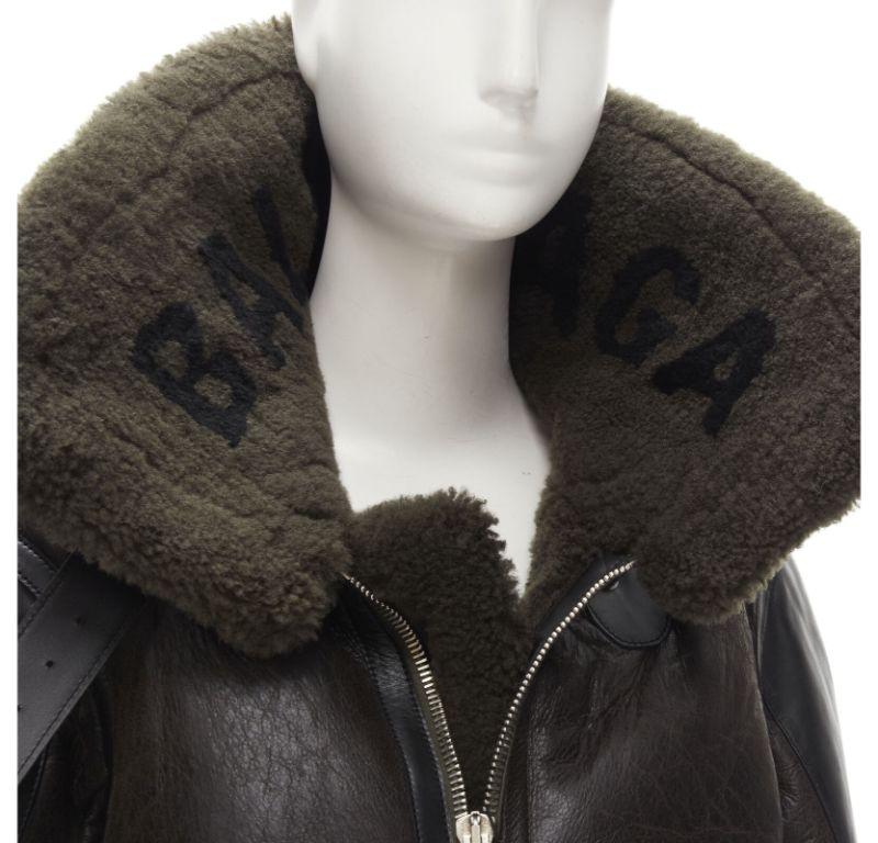 new BALENCIAGA Demna 2018 Runway Le Bombardier green shearling aviator jacket XS
Reference: TGAS/C01449
Brand: Balenciaga
Designer: Demna
Model: Le Bombardier
Collection: 2018 - Runway
Material: Calfskin Leather
Color: Green
Pattern: Solid
Closure: