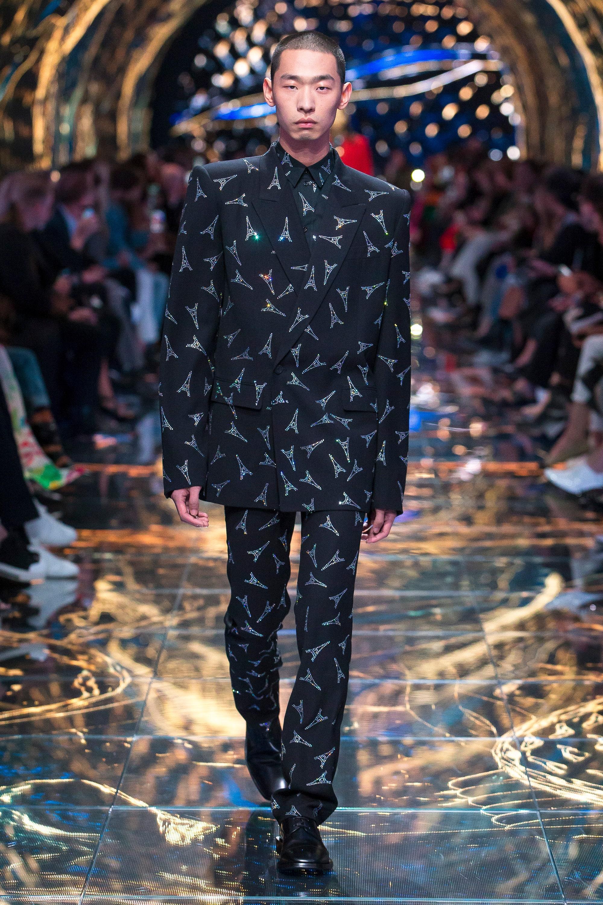 new BALENCIAGA Demna 2019 Runway Eiffel Tower crystal embellished pants IT44 XS 
Reference: TGAS/C00399 
Brand: Balenciaga 
Designer: Demna 
Collection: Fall Winter 2019 Runway 
Material: Viscose 
Color: Black 
Pattern: Abstract 
Closure: Zip 
Extra