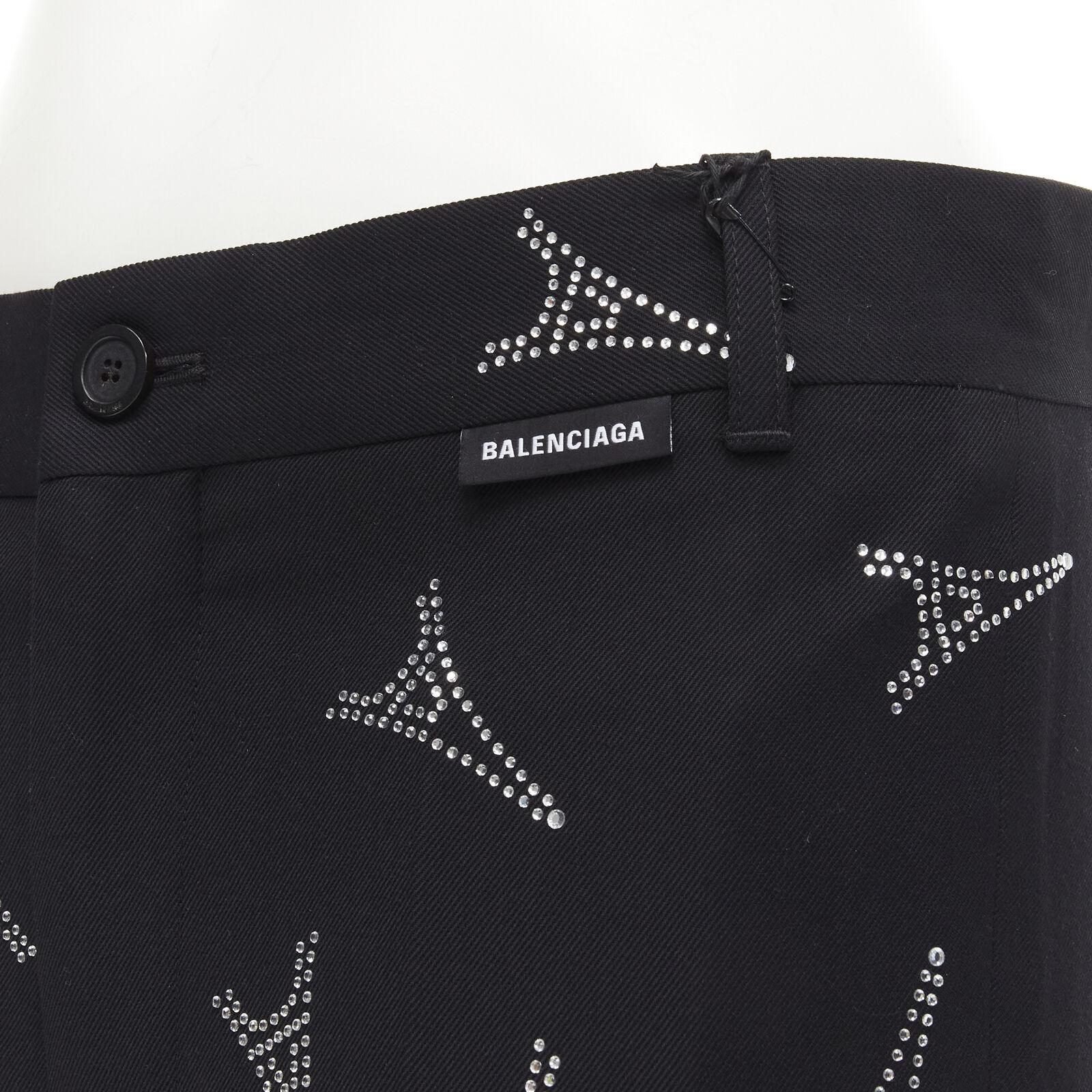 new BALENCIAGA Demna 2019 Runway Eiffel Tower crystal trousers pants IT48 M
Reference: TGAS/C00445
Brand: Balenciaga
Designer: Demna
Model: 571139 TET03 1000
Collection: Fall Winter 2019 - Runway
Material: Viscose, Wool
Color: Black
Pattern: