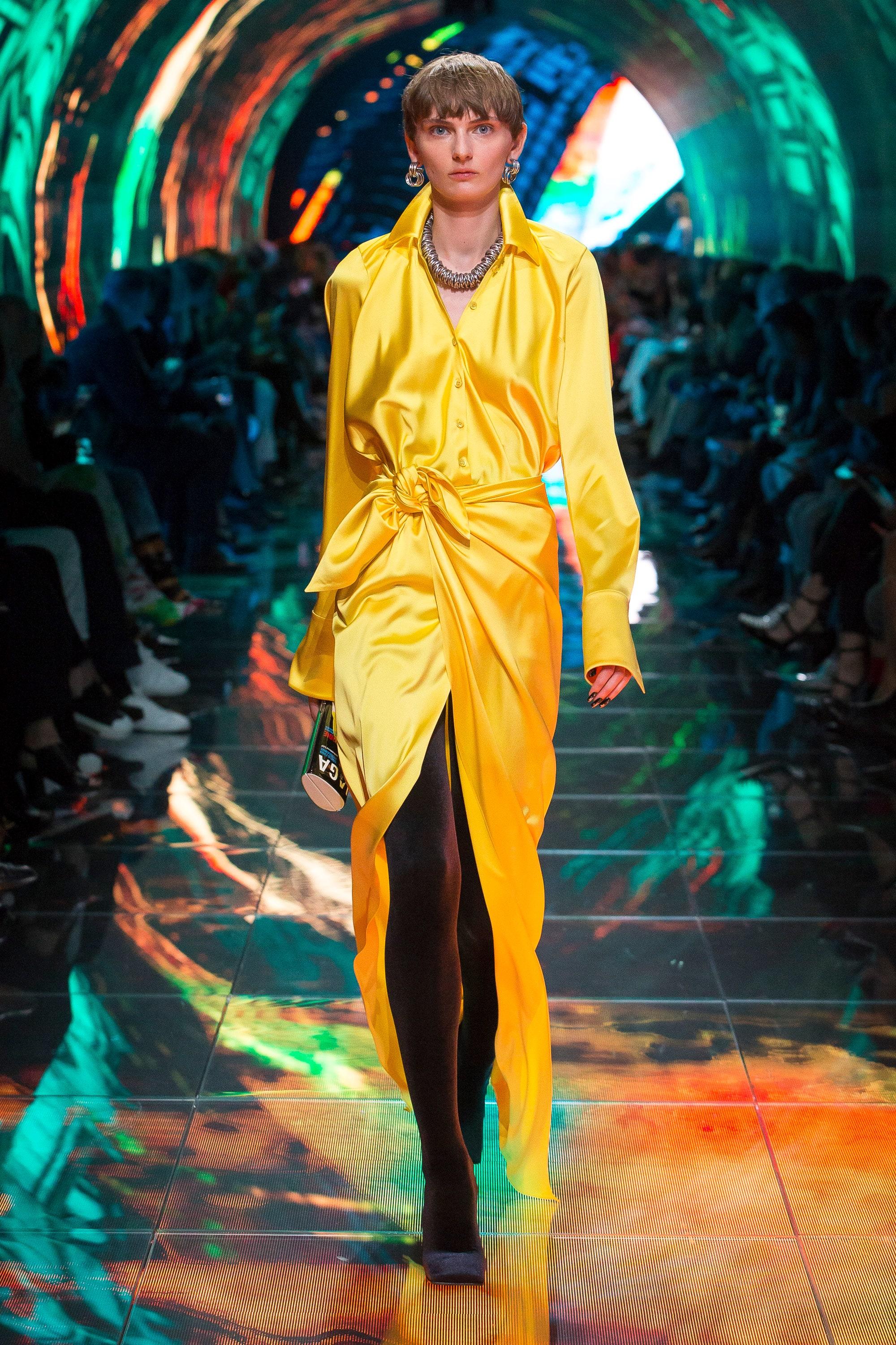 new BALENCIAGA Demna 2019 Runway yellow acetate wrap tie maxi skirt FR34 XS 
Reference: TGAS/C00481 
Brand: Balenciaga 
Designer: Demna 
Collection: 2019 Runway 
Material: Viscose 
Color: Yellow 
Pattern: Solid 
Closure: Button 
Extra Detail: Wrap