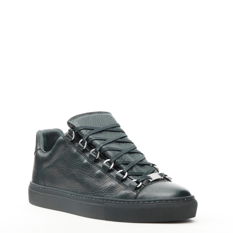 new BALENCIAGA DEMNA Arena black noir grained leather low top sneakers EU41 US8 Reference: TGAS/C00452 Brand: Balenciaga Designer: Demna Model: 565558 WA2NO 1000 Material: Leather Color: Black Pattern: Solid Closure: Lace Extra Detail: Black grained
