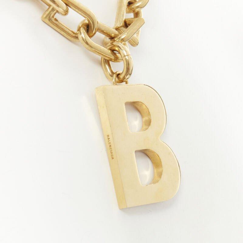 new BALENCIAGA Demna Big B Chain pendant gold chunky chain short necklace
Reference: TGAS/C01416
Brand: Balenciaga
Designer: Demna
Model: B Chain Necklace
Material: Metal
Color: Gold
Pattern: Solid
Closure: Push Lock
Extra Details: Hardware is