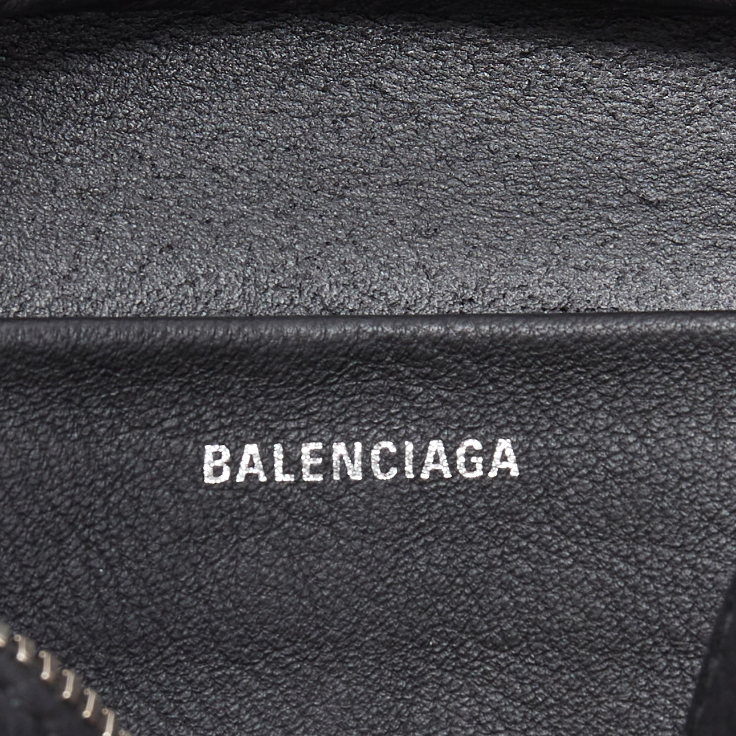 new BALENCIAGA Demna Everyday Camera XS black leather logo print crossbody bag For Sale 3