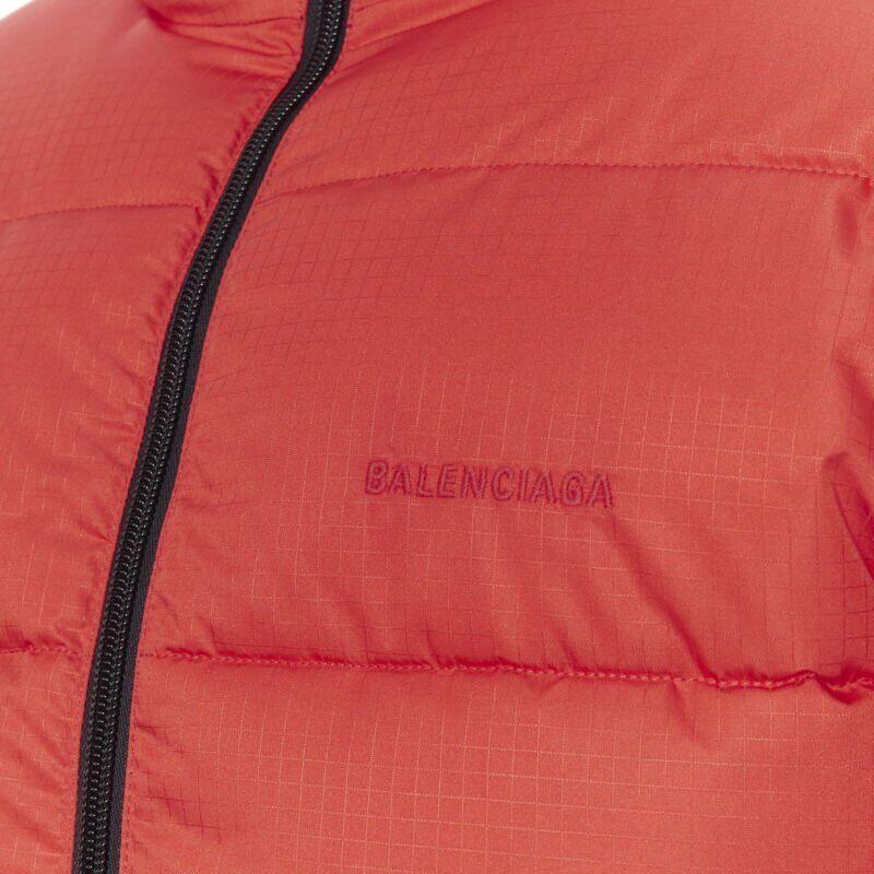 new BALENCIAGA DEMNA red grid nylon logo cropped zip down puffer jacket EU50 L For Sale 2