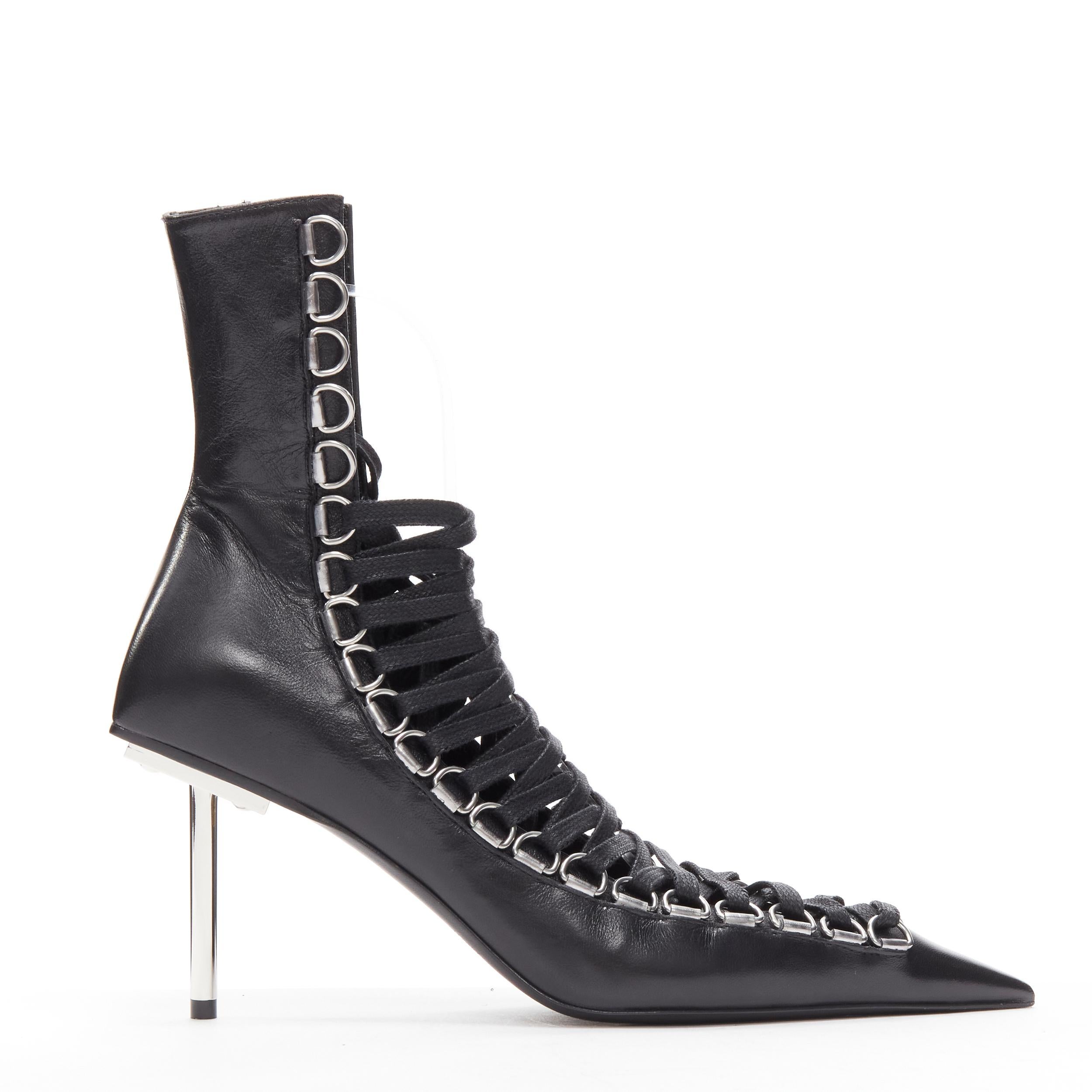 new BALENCIAGA Demna Runway Corset 80 black leather silver metal lace up bootie EU36
Reference: TGAS/D00596
Brand: Balenciaga
Designer: Demna
Model: Corset 80
Material: Leather, Metal
Color: Black, Silver
Pattern: Solid
Closure: Lace Up
Lining: