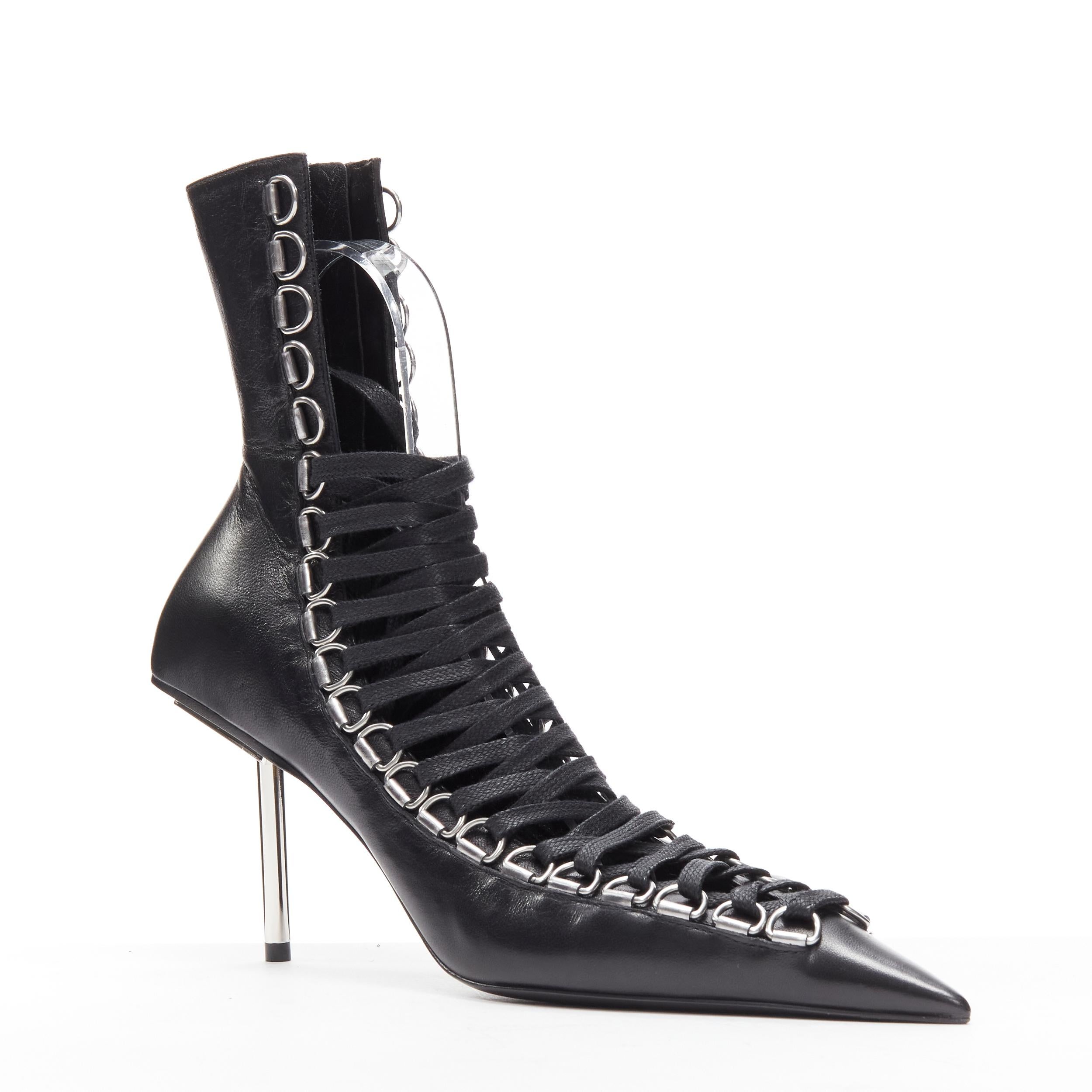 new BALENCIAGA Demna Runway Corset 80 black leather silver metal lace up bootie EU37
Reference: TGAS/D00138
Brand: Balenciaga
Designer: Demna
Model: Corset 80
Material: Leather, Metal
Color: Black, Silver
Pattern: Solid
Closure: Lace Up
Lining: