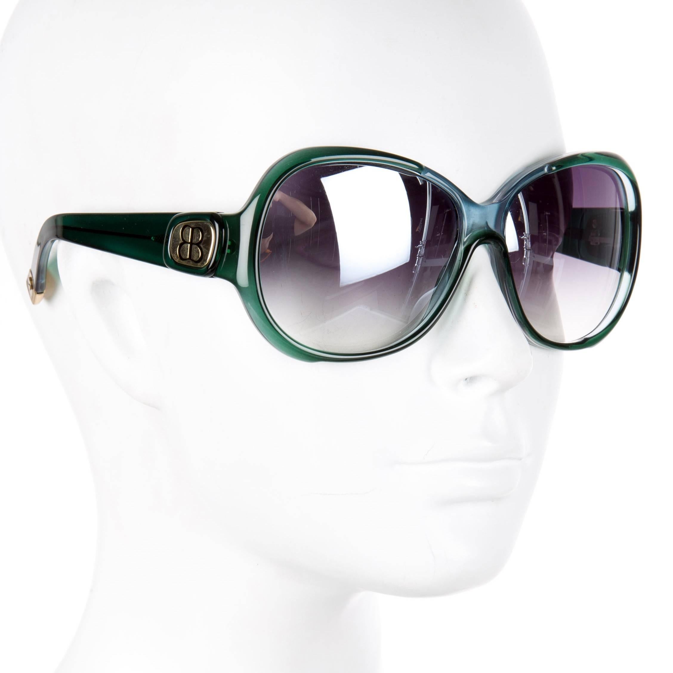 New Balenciaga Emerald Green Reflective Sunglasses With Case In New Condition In Leesburg, VA