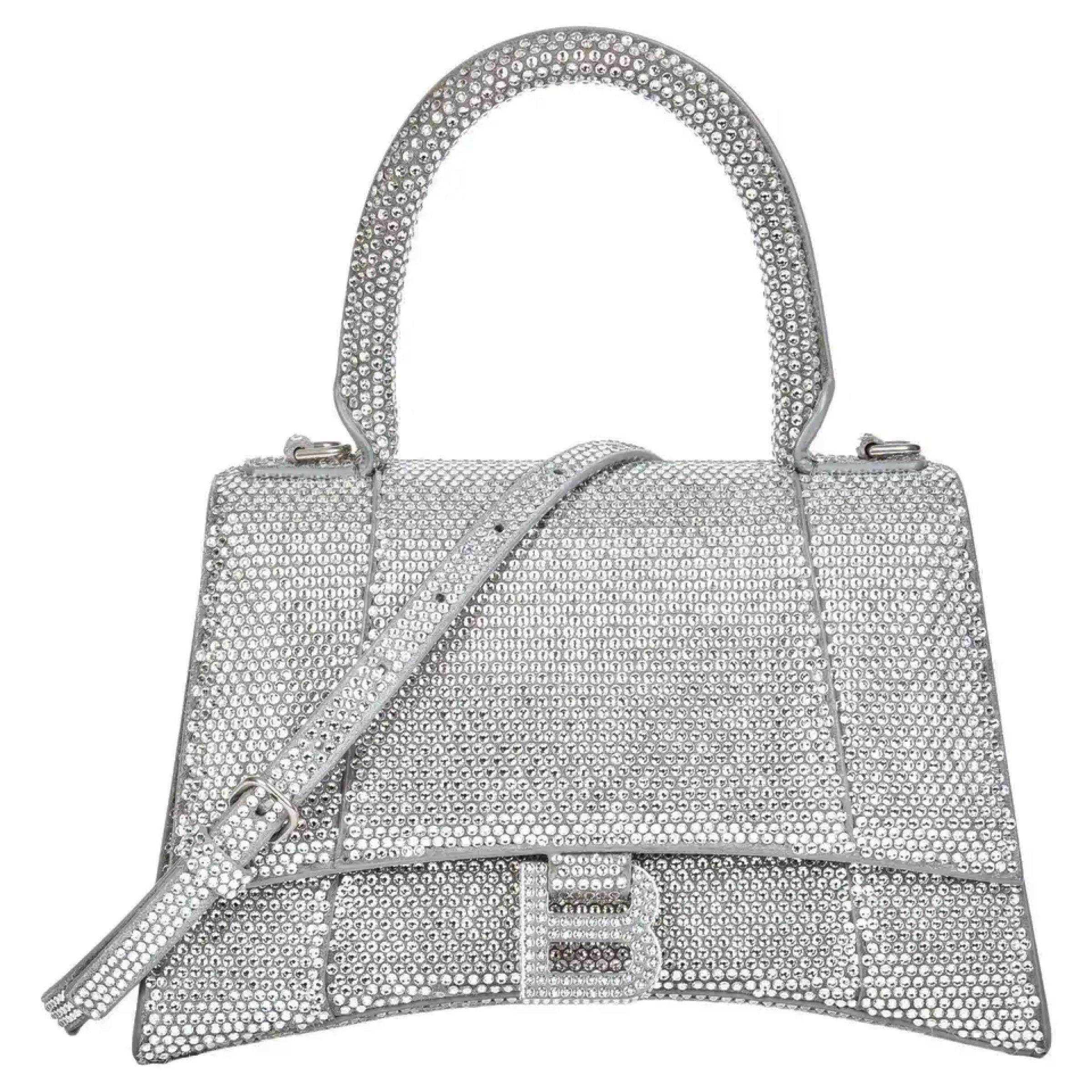 New Balenciaga Gray Hourglass XS Suede Calfskin Rhinestones Crossbody Bag

Authenticity Guaranteed

DETAILS
Brand: Balenciaga
Gender: Women
Category: Crossbody Bag
Condition: Brand new
Color: Gray
Material: Suede calfskin and rhinestones
Removable
