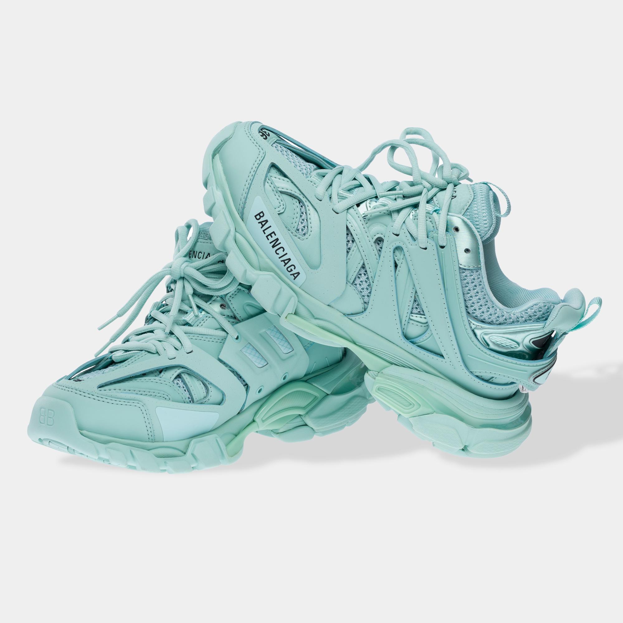 A​ ​high-performance​ ​sneaker​ ​with​ ​a​ ​futuristic​ ​design,​ ​the​ ​Balenciaga​ ​Track​ ​is​ ​crafted​ ​for​ ​those​ ​who​ ​appreciate​ ​technical​ ​aesthetics​ ​and​ ​ultimate​ ​comfort.​ ​Inspired​ ​by​ ​running​ ​and​ ​trail​ ​shoes,​ ​it​