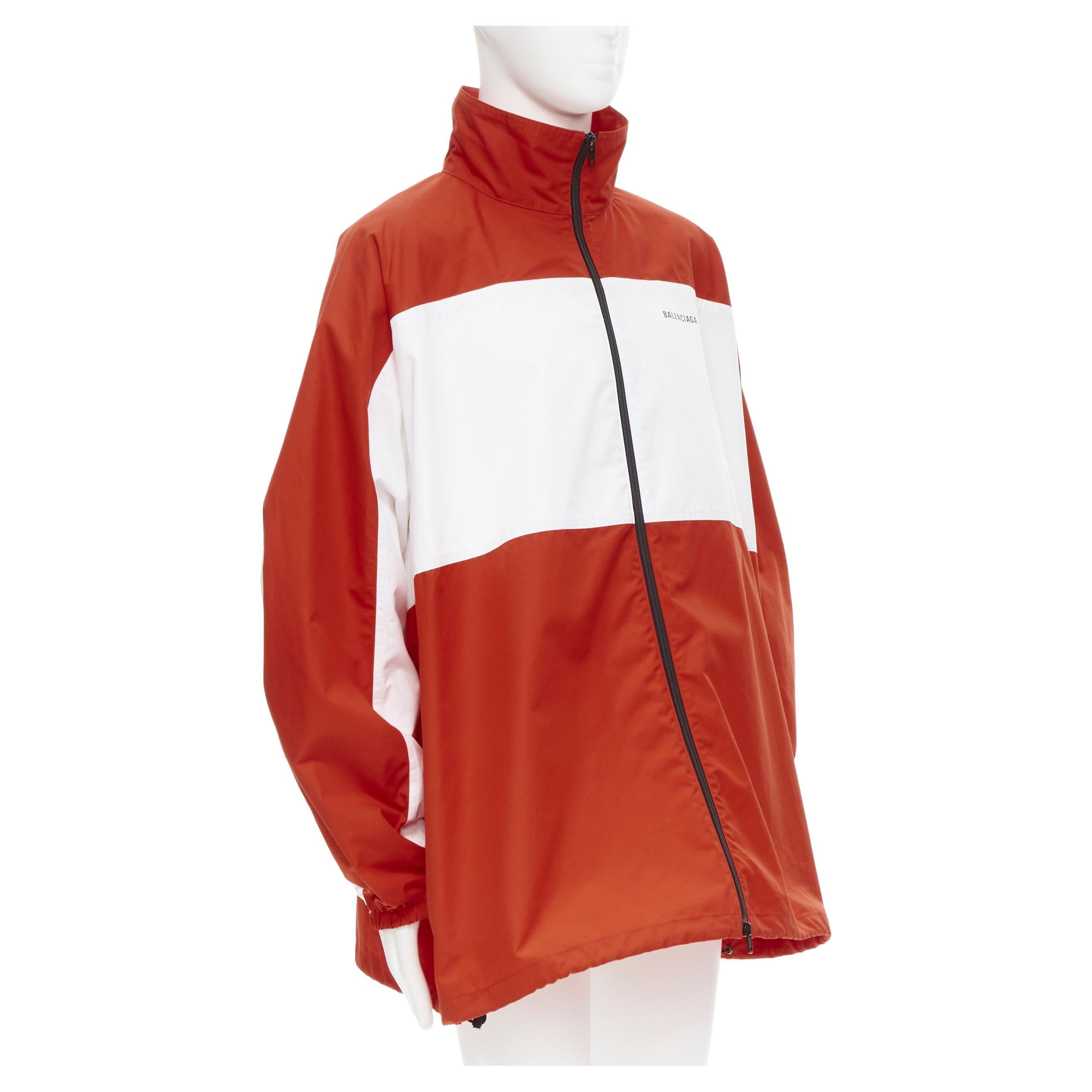 BALENCIAGA Veste de survêtement à logo brodé rouge et blanc Y2K IT50 L,  neuve En vente sur 1stDibs