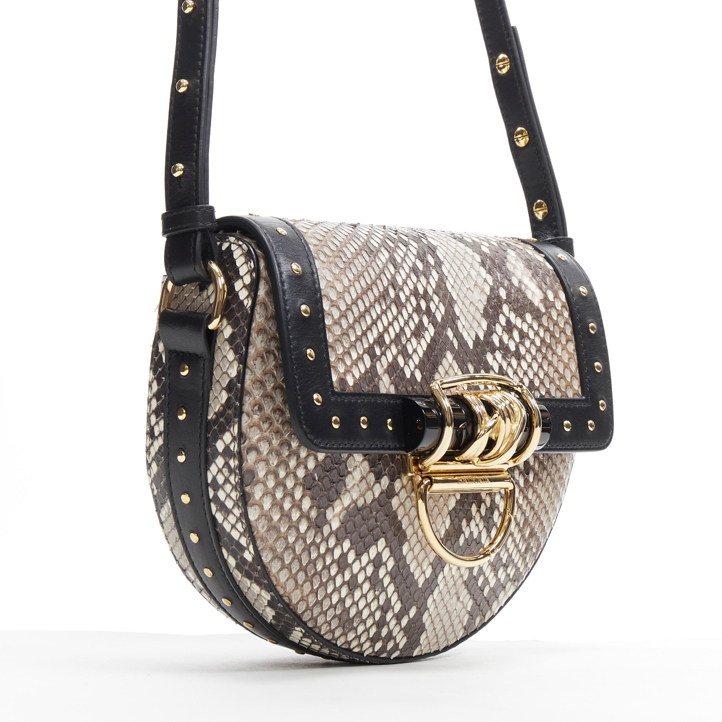 nuova borsa a tracolla BALMAIN 44-18 in pelle scamosciata marrone con borchie dorate In condizioni Nuovo a Hong Kong, NT