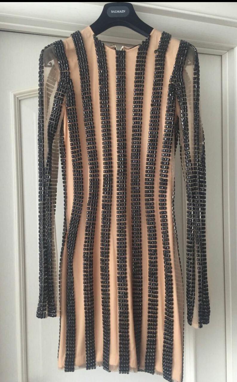  BALMAIN

Beige and Black Fitted silhouette dress

Back zip closure 

Long sleeves
Trimmer with Beads 

Content: silk


Size 36 or US 4



Brand new. With tags 

 100% authentic guarantee 

       PLEASE VISIT OUR STORE FOR MORE GREAT ITEMS
OS