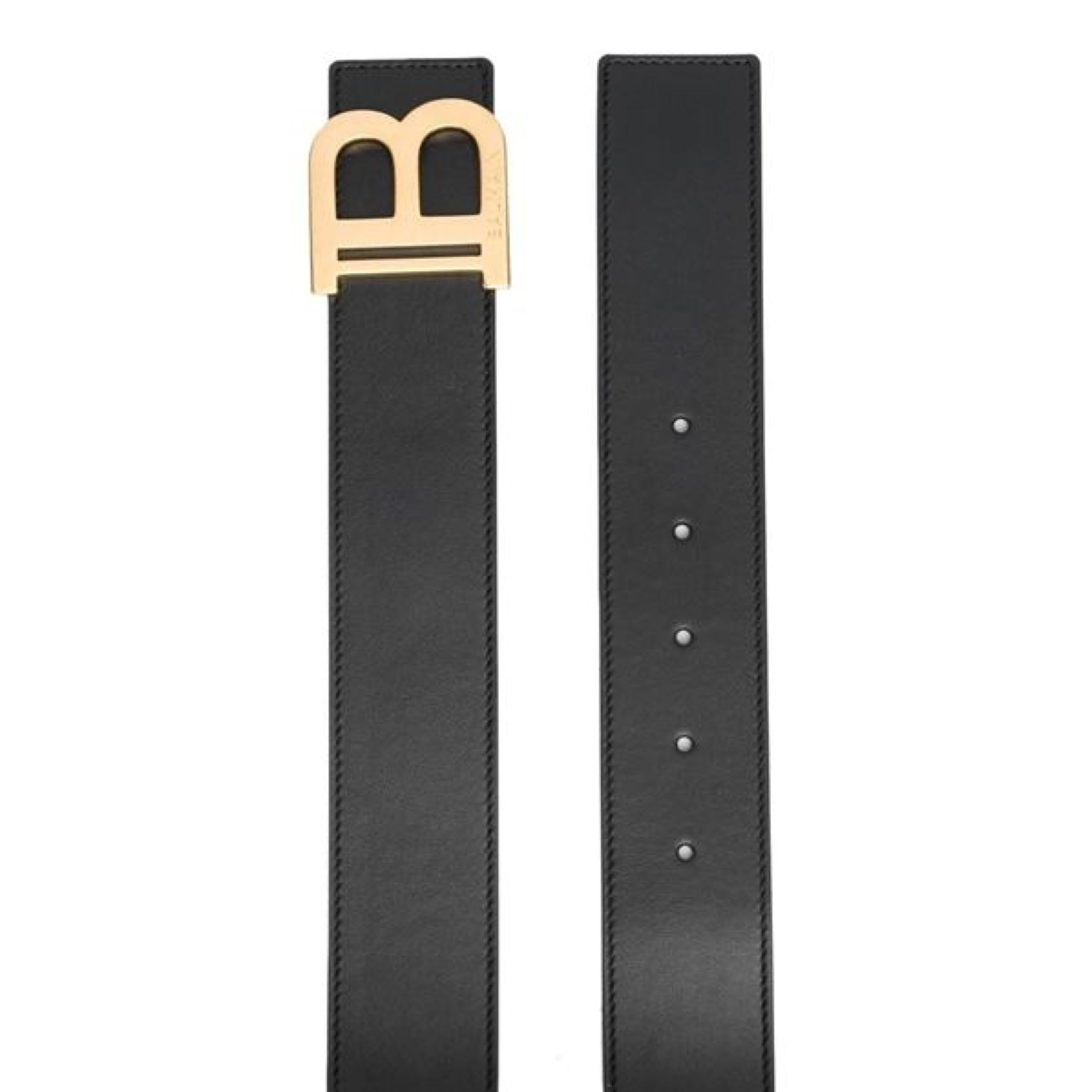 belt with b logo