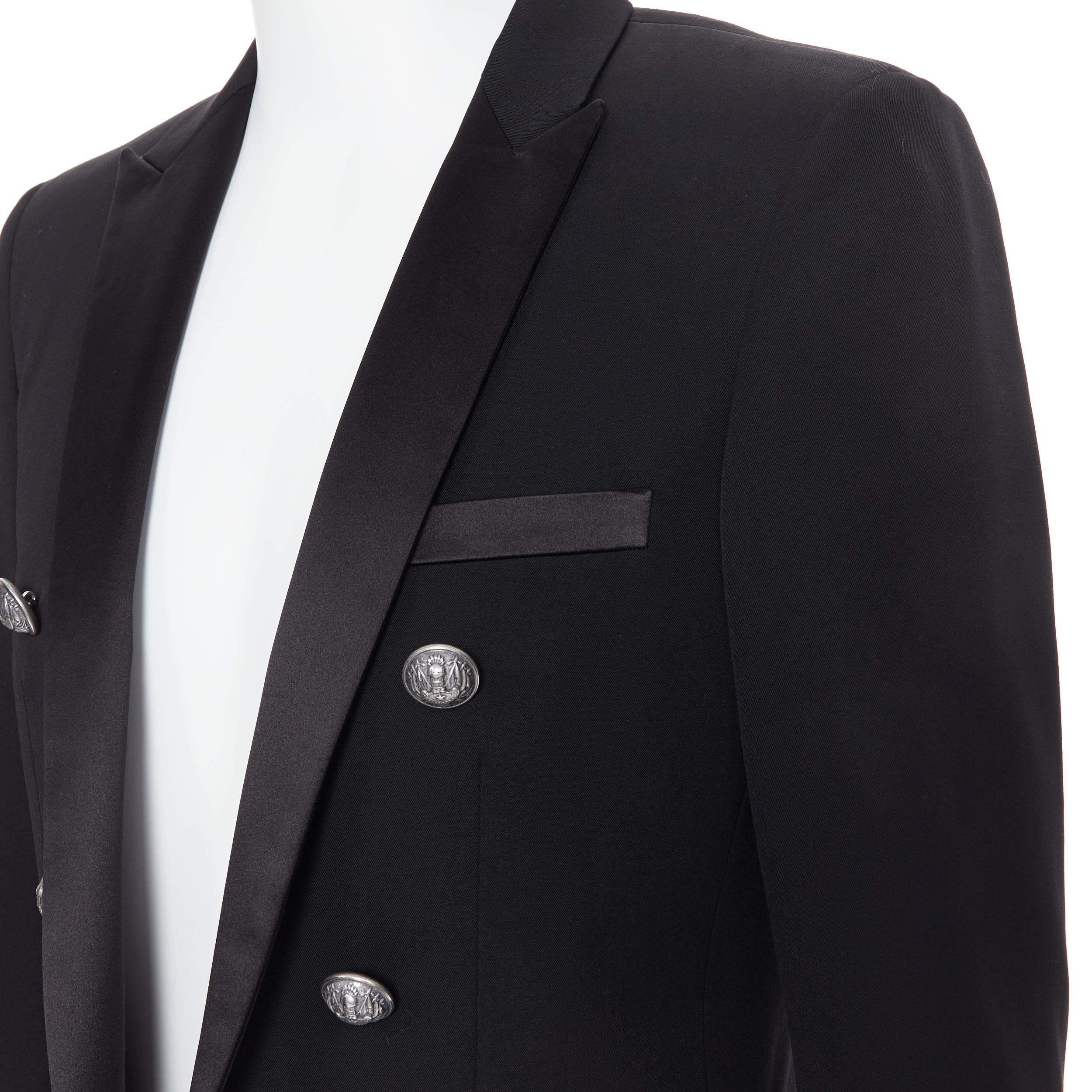 new BALMAIN black wool satin peak label double breasted blazer jacket EU48 M
Brand: Balmain
Designer: Olivier Rousteing
Model Name / Style: Double breasted jacket
Material: Wool
Color: Black
Pattern: Solid
Closure: Button
Extra Detail: BALMAIN style