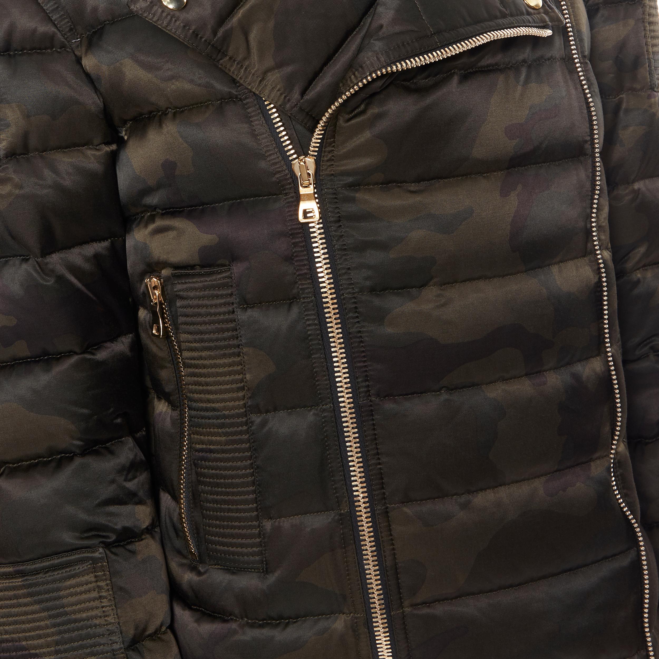 new BALMAIN green camouflage gold-tone double zip down puffer biker jacket M
Brand: Balmain
Designer: Olivier Rousteing
Model Name / Style: Puffer biker
Material: Cotton blend
Color: Green
Pattern: Camouflage
Closure: Zip
Extra Detail: BALMAIN style