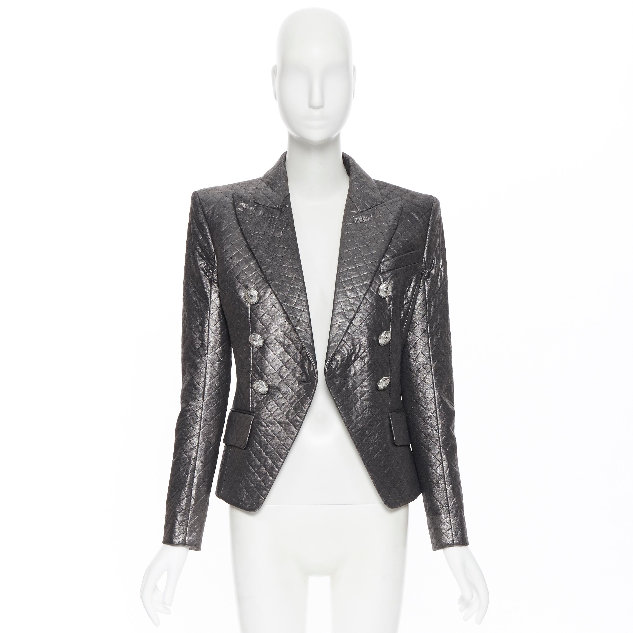 new BALMAIN gunmetal silver quilted military double breasted blazer jacket FR36
Brand: Balmain
Designer: Olivier Rousteing
Model Name / Style: Double breasted jacket
Material: Viscose
Color: Silver
Pattern: Solid
Closure: Button
Extra Detail: A