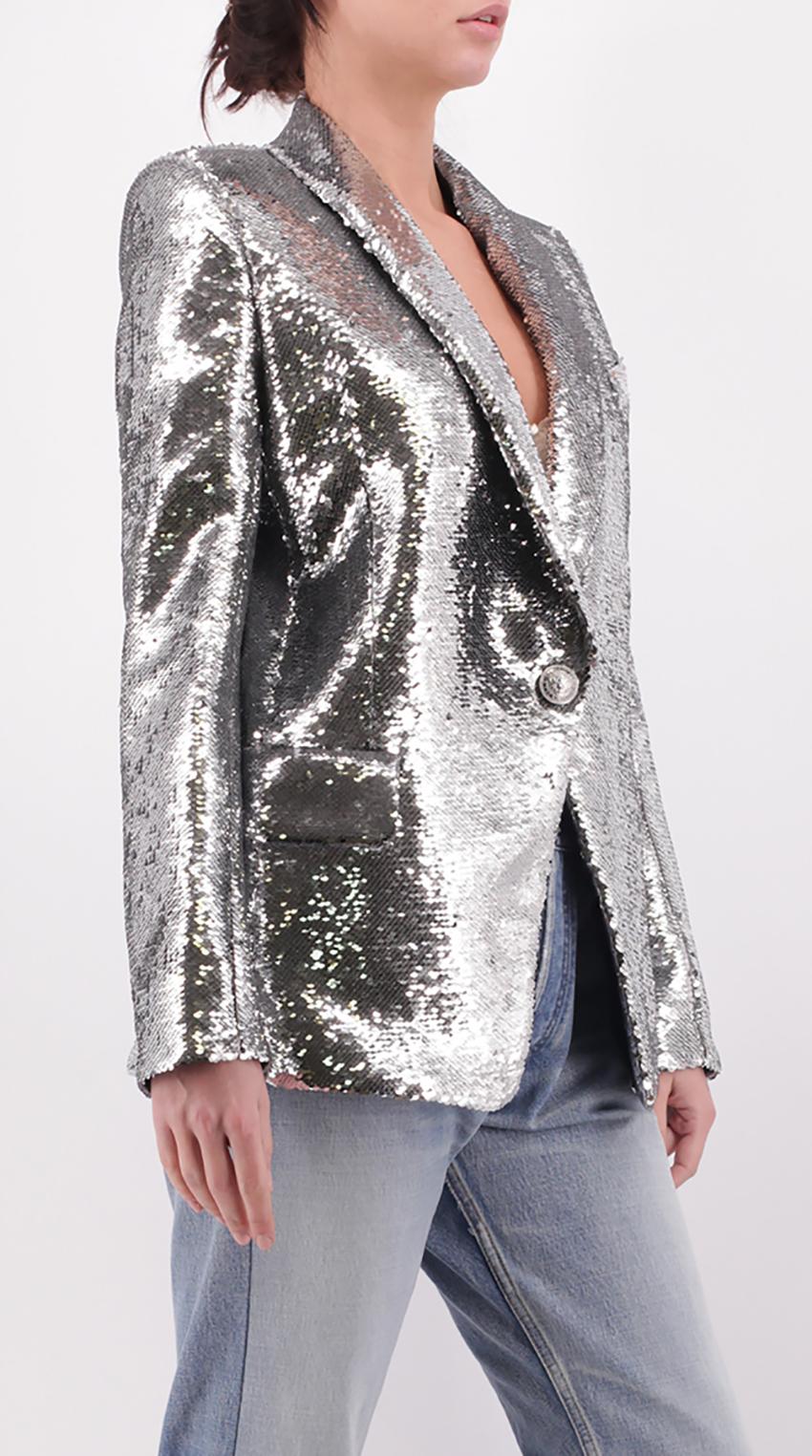 BALMAIN

Cocktail Evening Silver Sequins Jacket

V- neck

Long sleeves

 
Content: Sequins


Size FR 36 - US 4
Size FR 38 - US 6
Size FR 40 - US 8


Made in France

Brand new!

 100% authentic guarantee 

       PLEASE VISIT OUR STORE FOR MORE GREAT