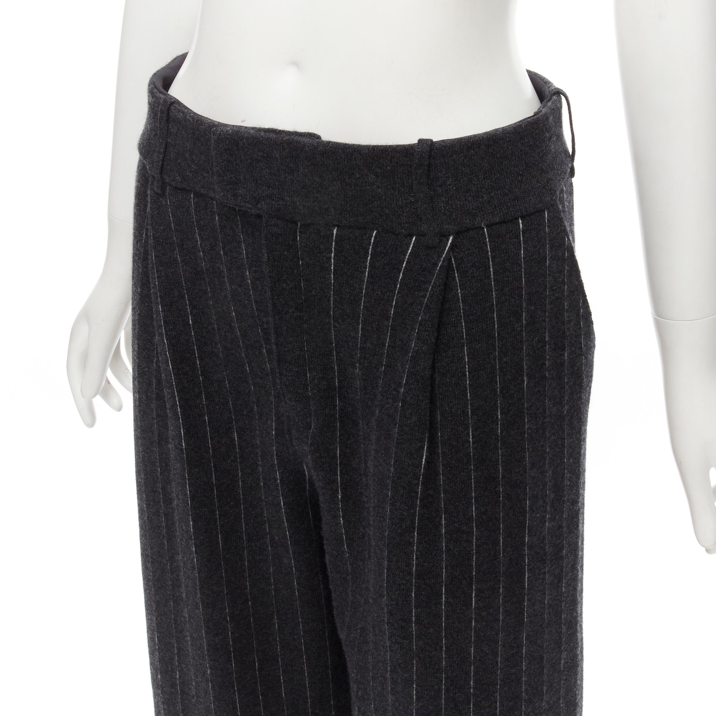 new BARRIE 100% pure cashmere dark grey pinstriped pleated wide leg pants M
Brand: Barrie
Material: 100% Cashmere
Color: Grey
Pattern: Pinstriped
Closure: Zip Fly
Extra Detail: Hook eye zip fly closure. 4-pocket design. Pleat front. Wide leg