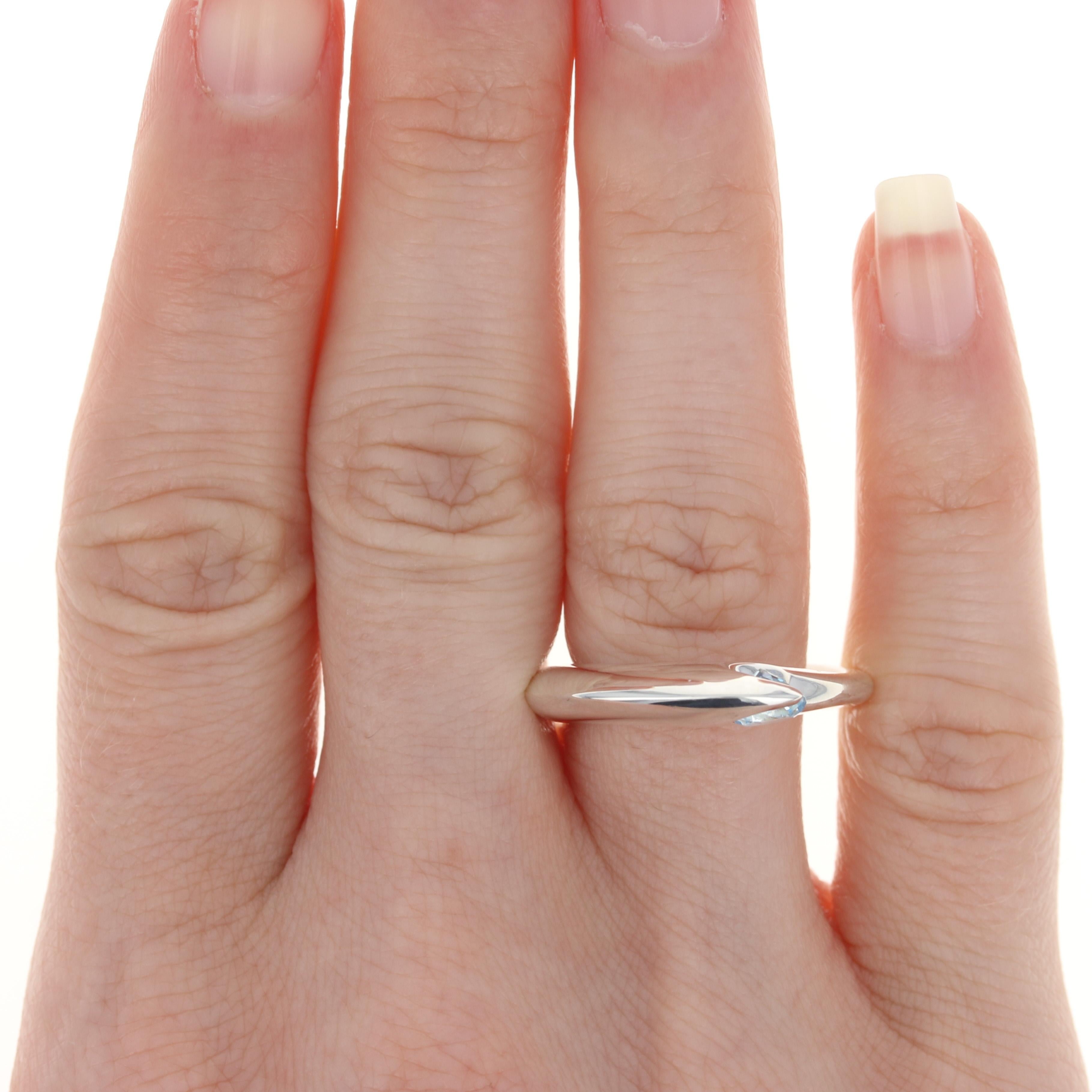 Dieser Ring kostet $200

Dieser Ring ist eine Größe 7 1/2. Bitte kontaktieren Sie uns für weitere Größenoptionen.

Metallgehalt: Sterling Silber
Ausführung: Poliert

Informationen zum Stein:
Echter Topas - 
Behandlung: Routinemäßig verbessert
Farbe: