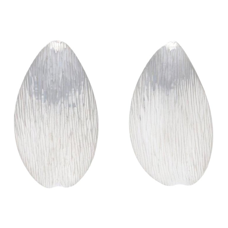 Nuovi orecchini Bastian Inverun in corteccia di cedro, in argento sterling trafitto in vendita