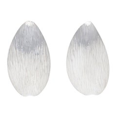 Nuovi orecchini Bastian Inverun in corteccia di cedro, in argento sterling trafitto