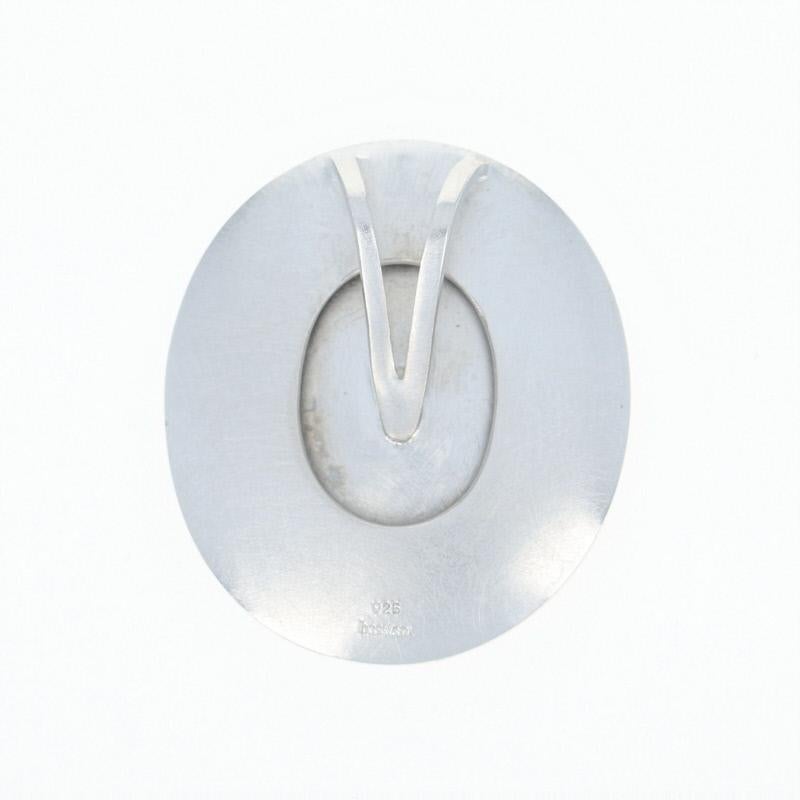 Questo pezzo viene venduto a 220 dollari.
Contenuto del metallo: Argento Sterling - Finitura spazzolata
Misure: 1 1/8