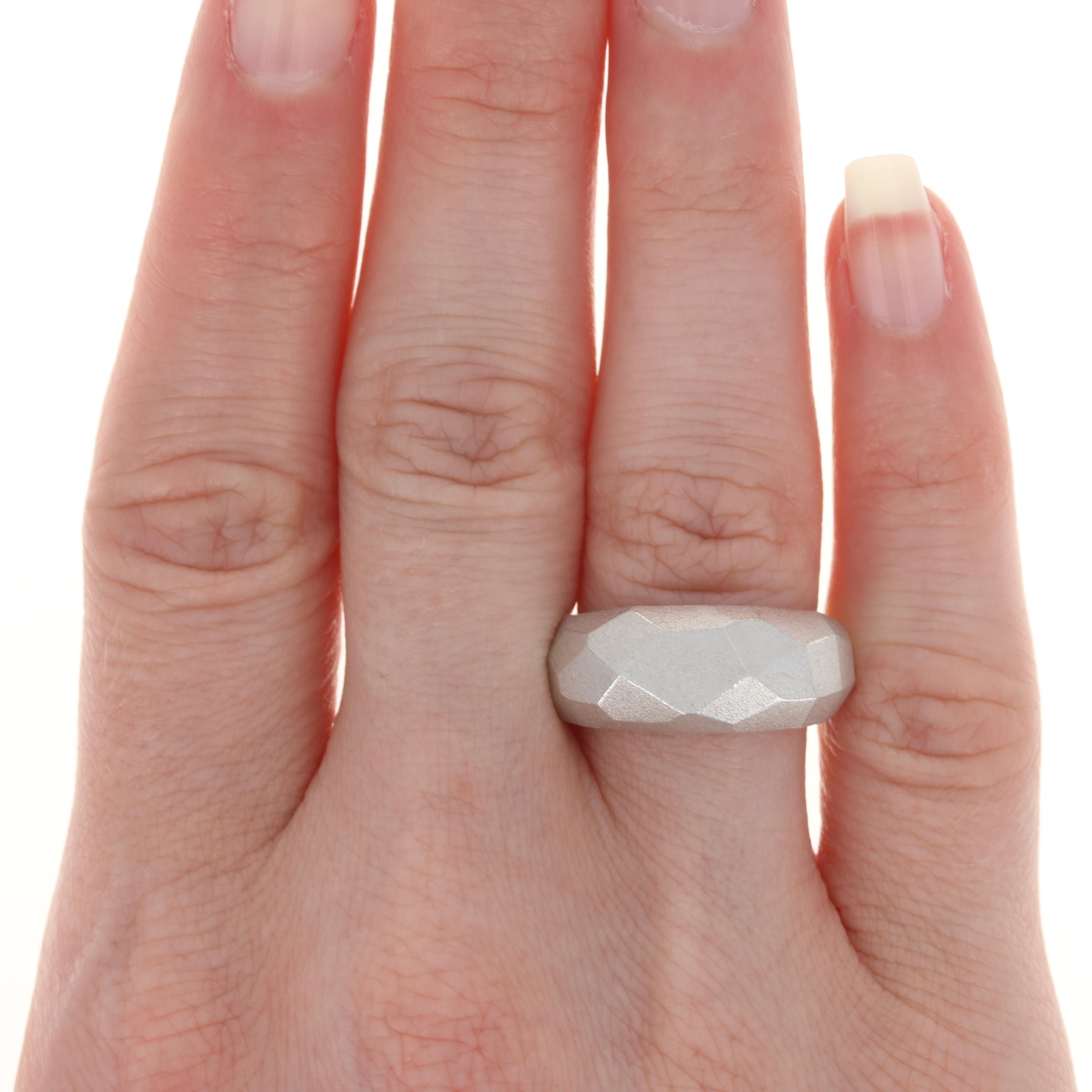 This ring retails at $200
This ring is a size 7 3/4. Please contact for additional sizing options.
Metal Content: Sterling Silver
Finish: Brushed
Face Height (north to south): 3/8