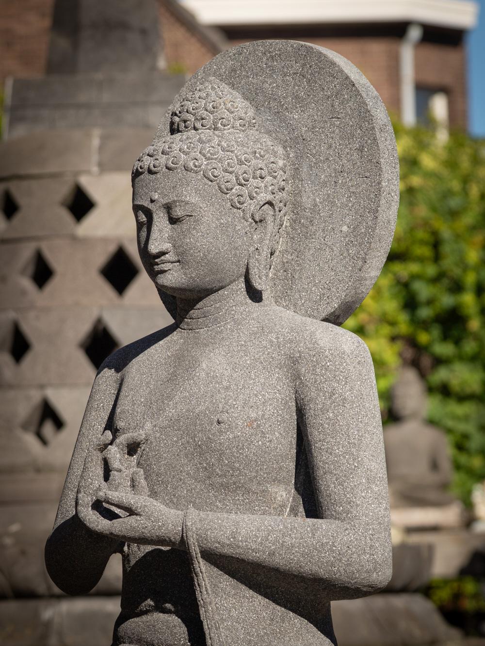 XXIe siècle et contemporain Nouvelle statue de Bouddha en pierre de lave d'Indonésie dans le mudr Dharmachakra en vente