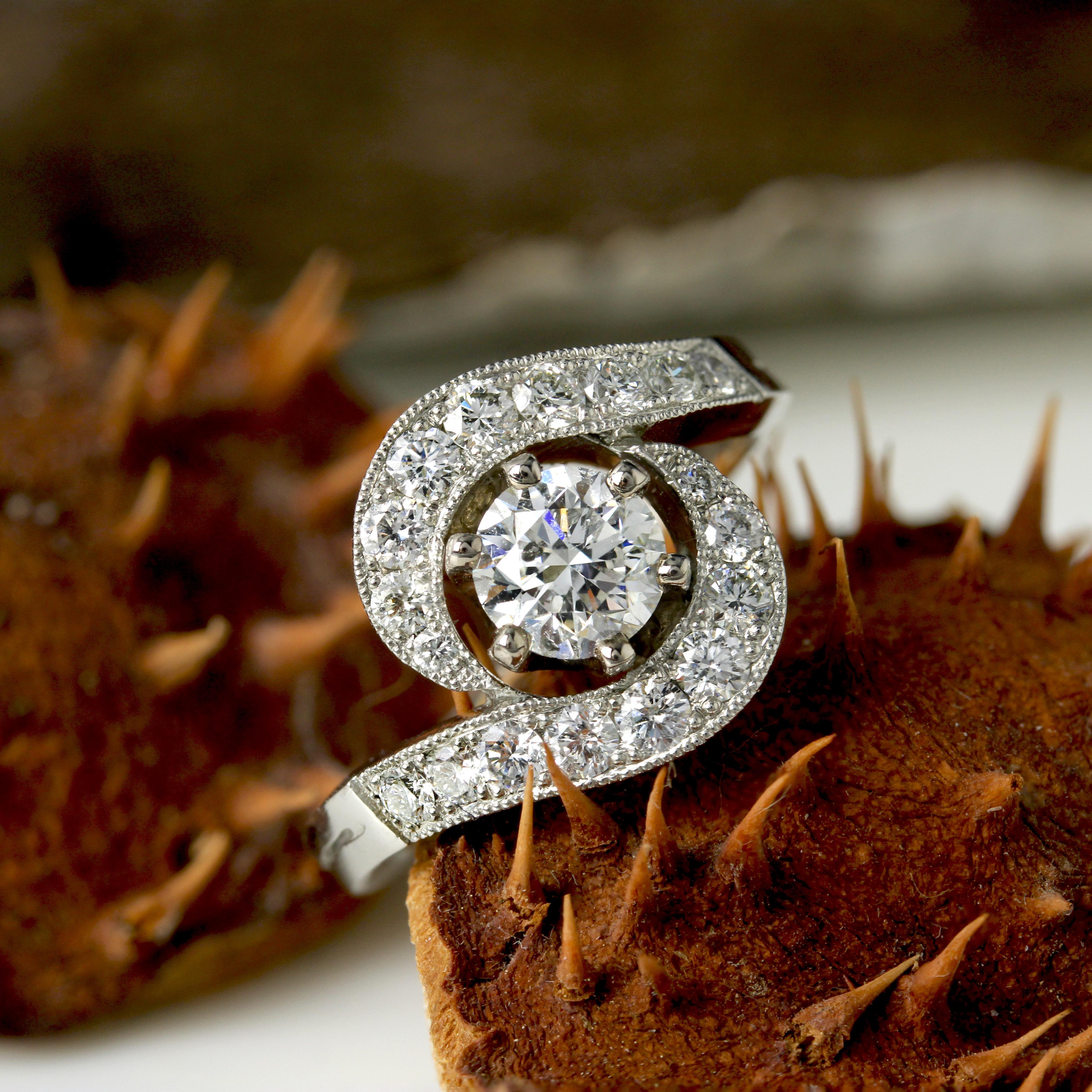 Belle Époque New Belle Epoque Spirit Diamonds 18 Karat White Gold Platinum Swirl Ring For Sale