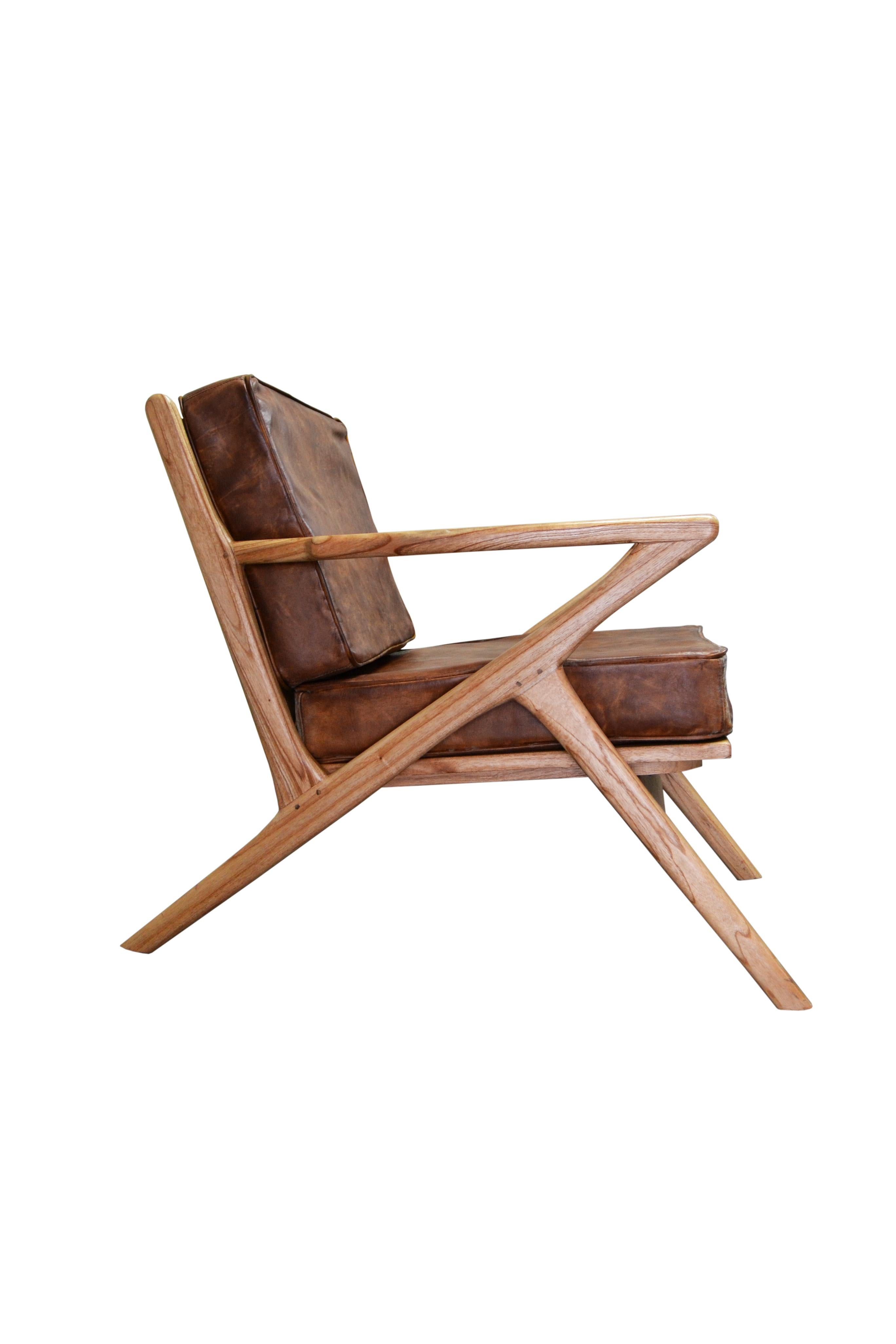 Neuer Bugholzsessel mit Sitz und Rückenlehne aus Holz und braunen Hautkissen
Ideal für das Gastgewerbe

Maße: Armhöhe 23,62 Zoll.