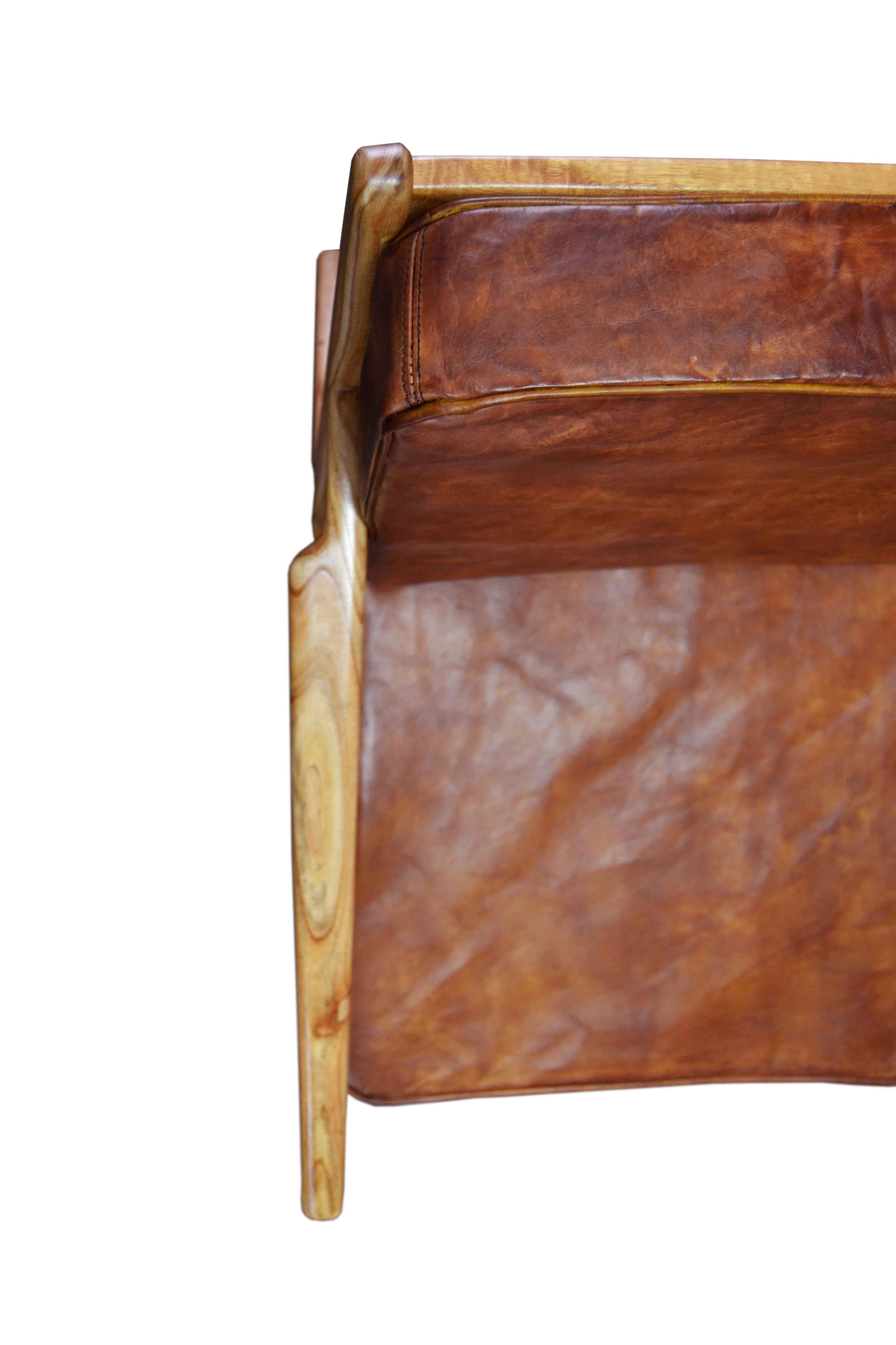 Neu Bugholzsessel mit Sitz und Rückenlehne aus Holz und Kissen aus brauner Haut (Skandinavische Moderne) im Angebot