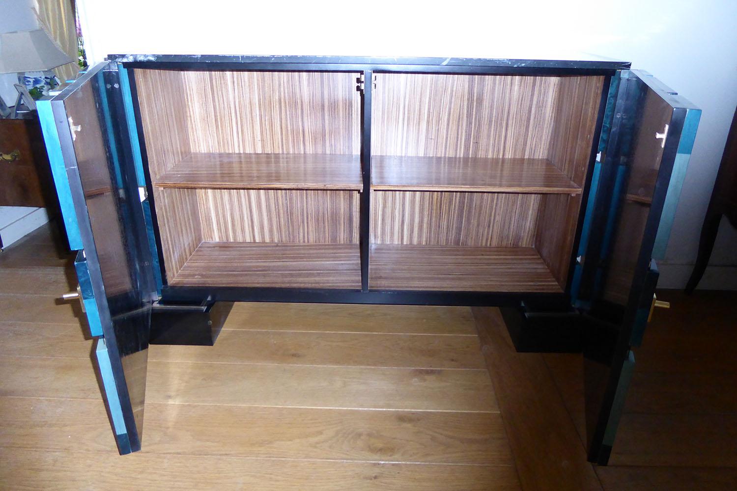 Neu  Schwarz und  Blaue Tischlampe   Intarsien aus Holz von Aymeric Lefort im Zustand „Neu“ im Angebot in SENLIS, OISE