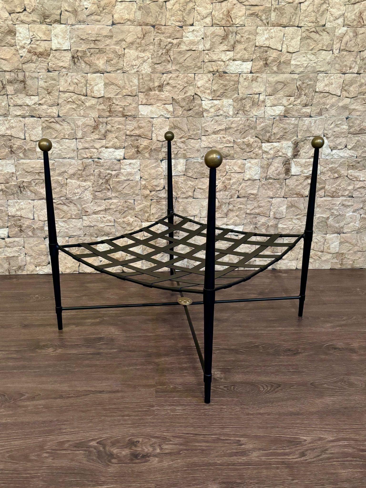 Espagnol New Black Wrought Iron Curule Bench with Gold Details (Banc Curule en fer forgé noir avec détails dorés) en vente