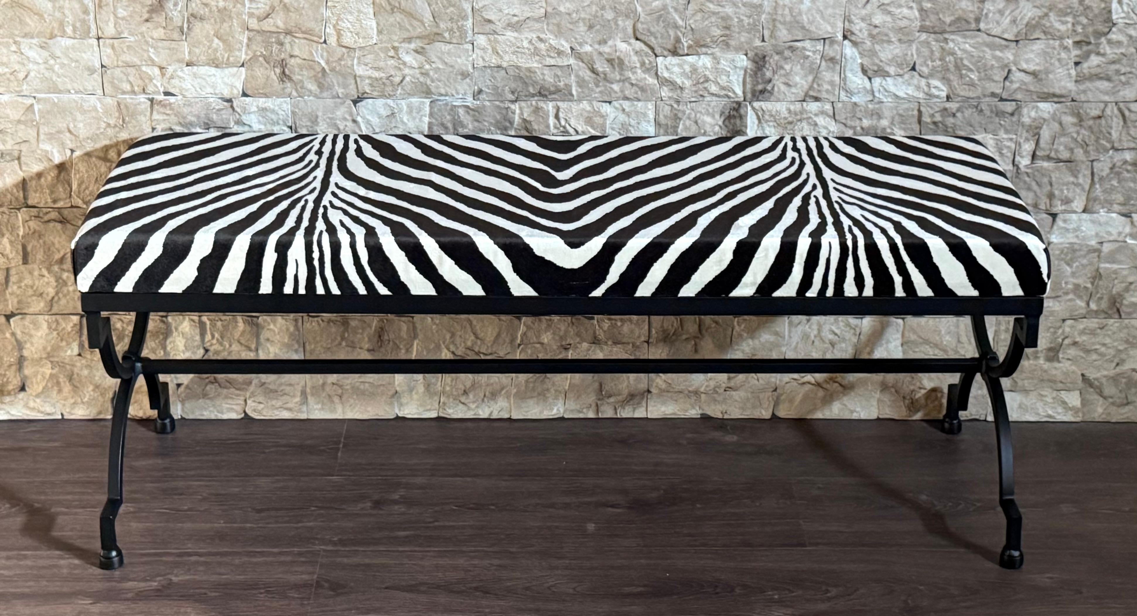 Espagnol New Black Wrought Iron Curule Bench with Ralph Lauren Barlett Zebra Fabric en vente