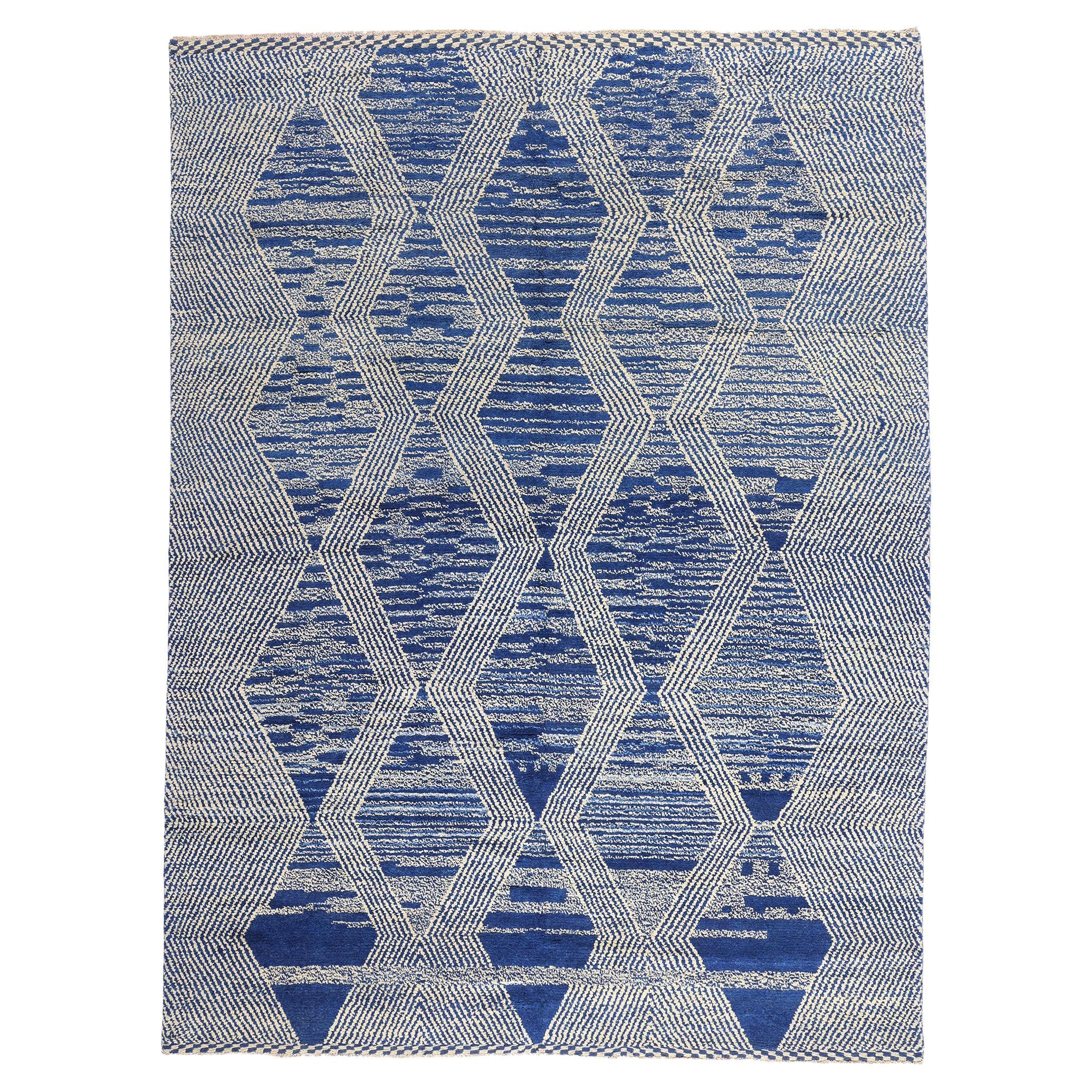 Neuer blauer moderner marokkanischer Teppich im zeitgenössischen dekonstruktiven Stil