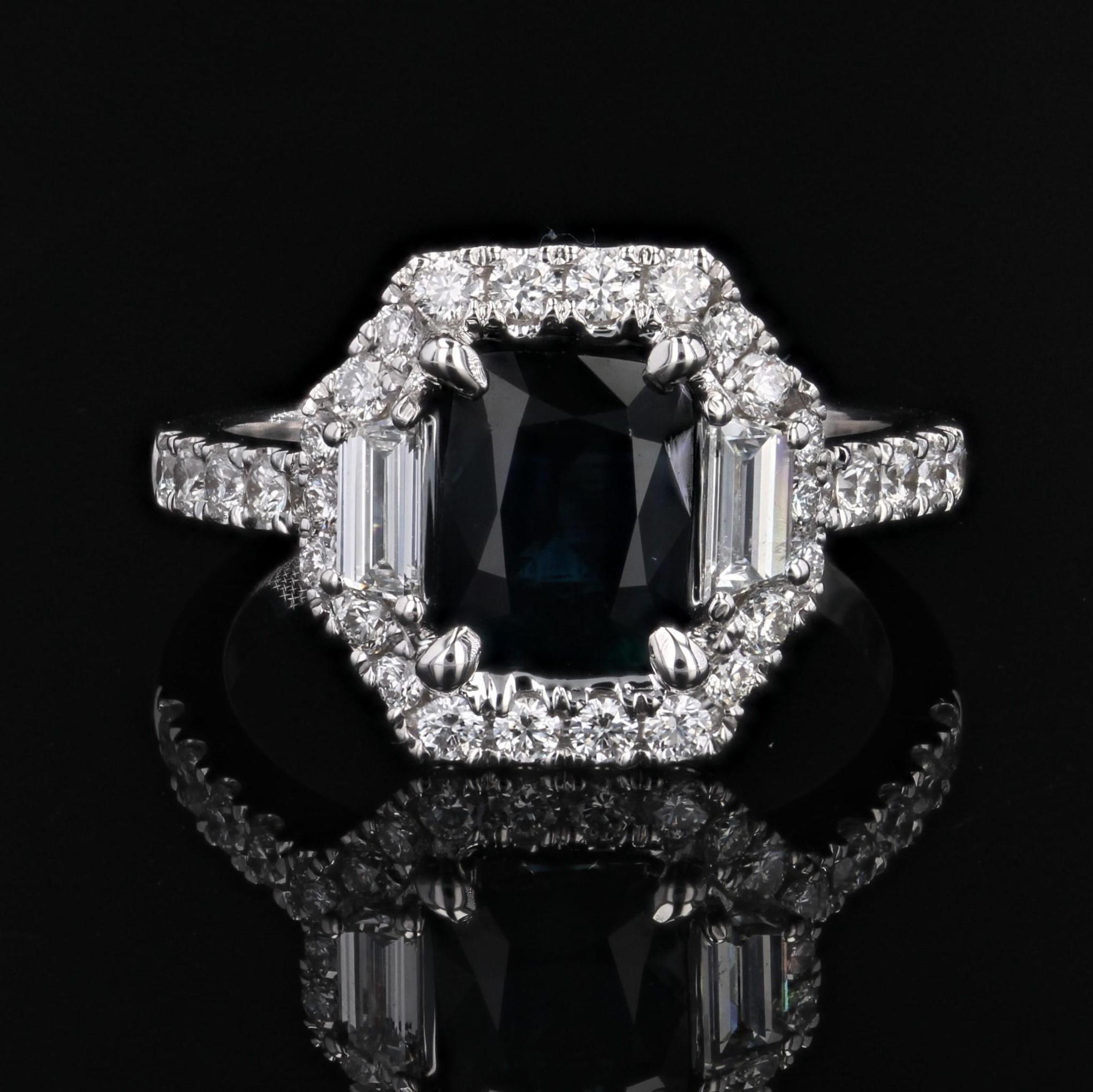 Nuevo Zafiro Azul Trapecio Diamantes Anillo Racimo Oro Blanco 18 Kilates Moderno en venta