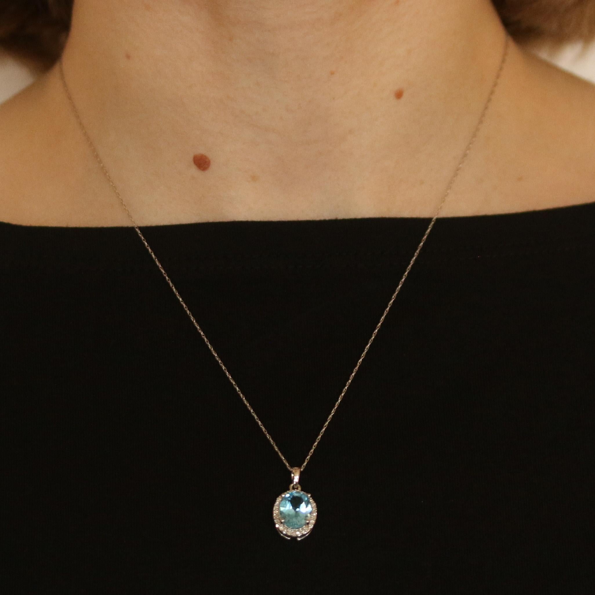 Halskette mit blauem Topas und Diamant-Anhänger, 10k Weißgold Fein 3,65ctw (Gemischter Schliff)