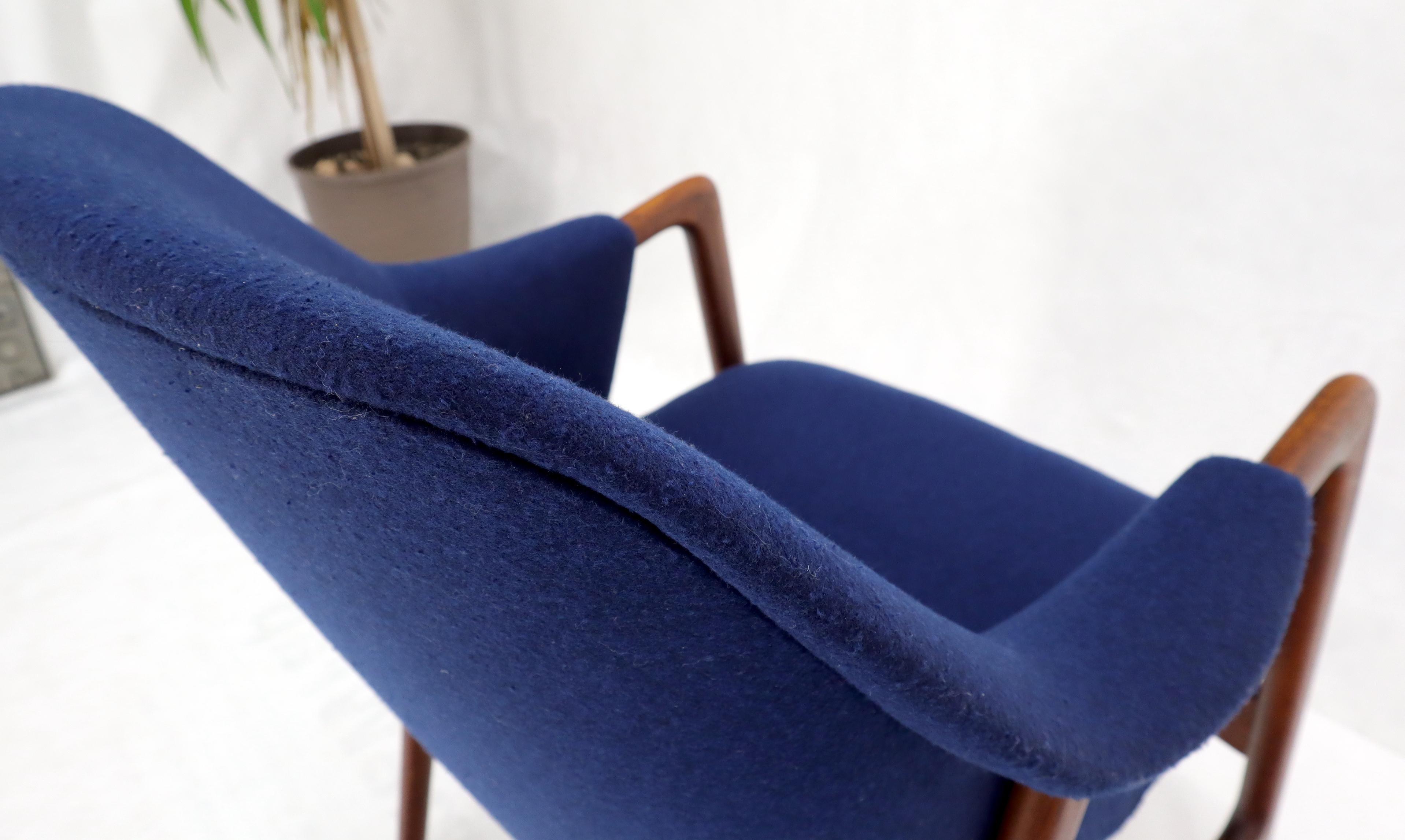 Dänische Mid-Century-Modern-Loungesessel mit Teakholzrahmen und blauer Wollpolsterung im Angebot 9
