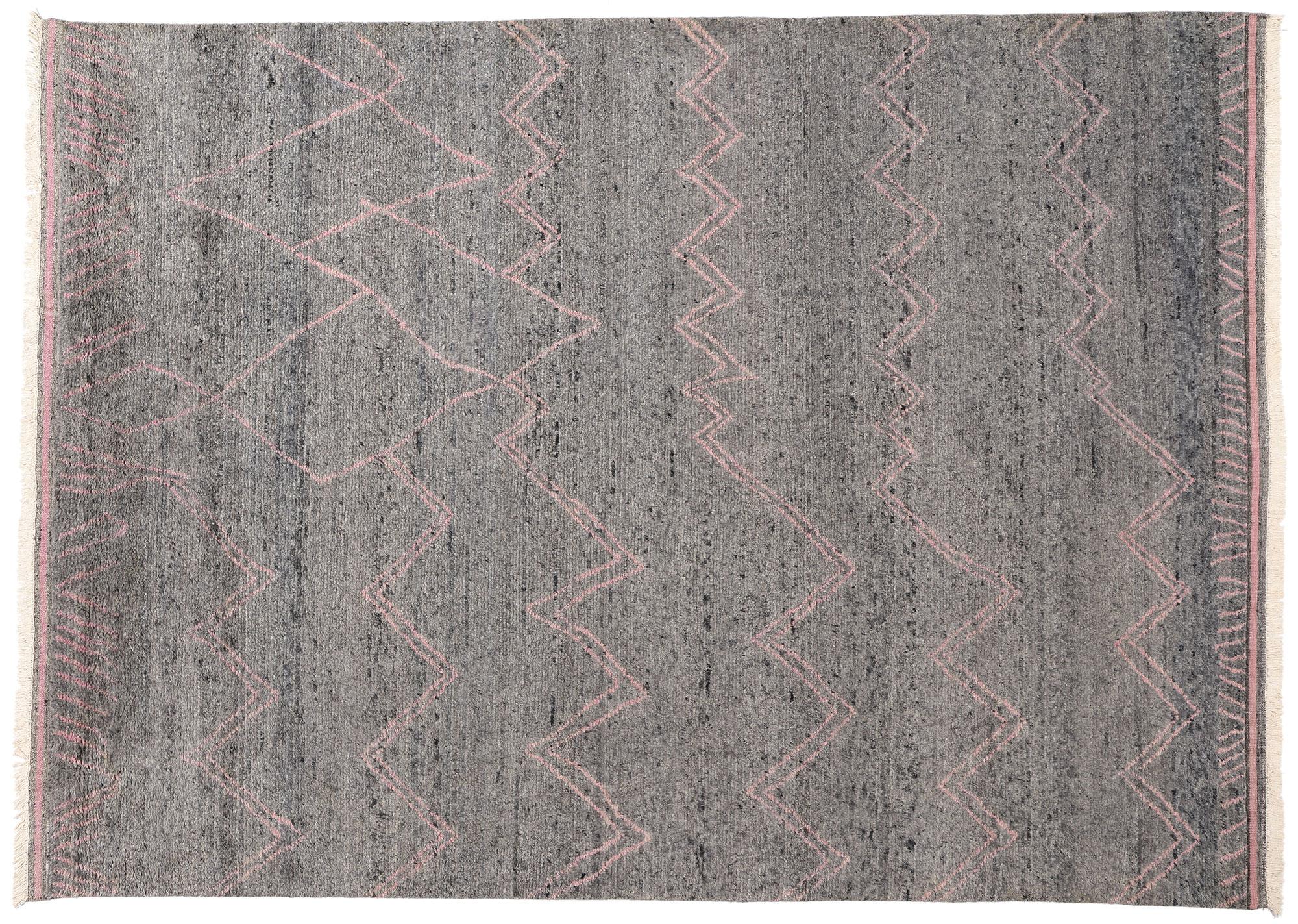 New Blushing Midnight Modern Gray Moroccan Rug with Transitional Style For Sale 3